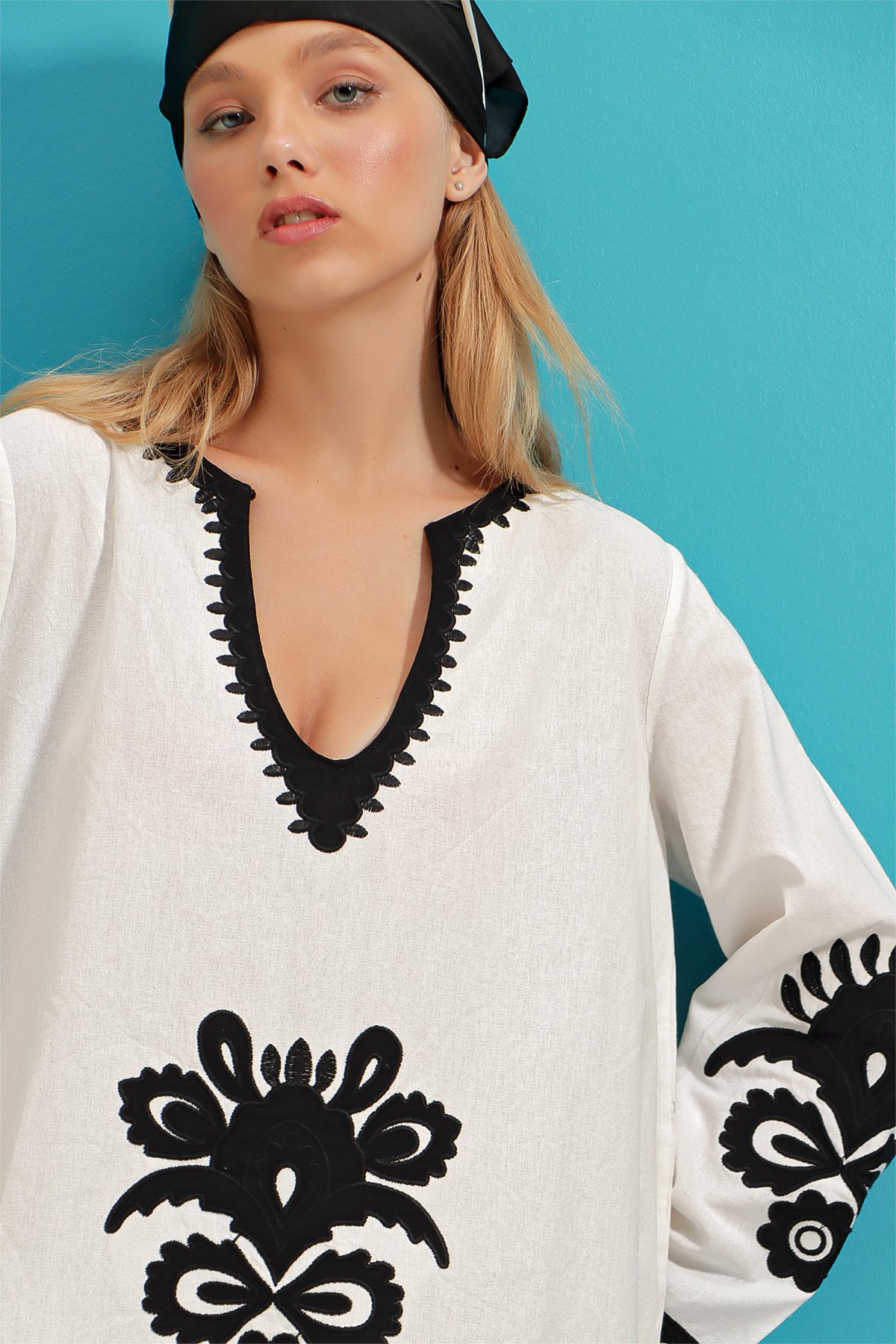 Nakış İşlemeli Poplin Elbise - Beyaz