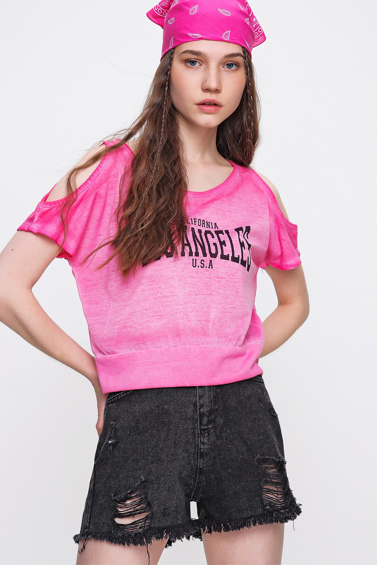 Omuz Dekolteli Baskılı Yıkamalı Crop T-Shirt - Fuşya