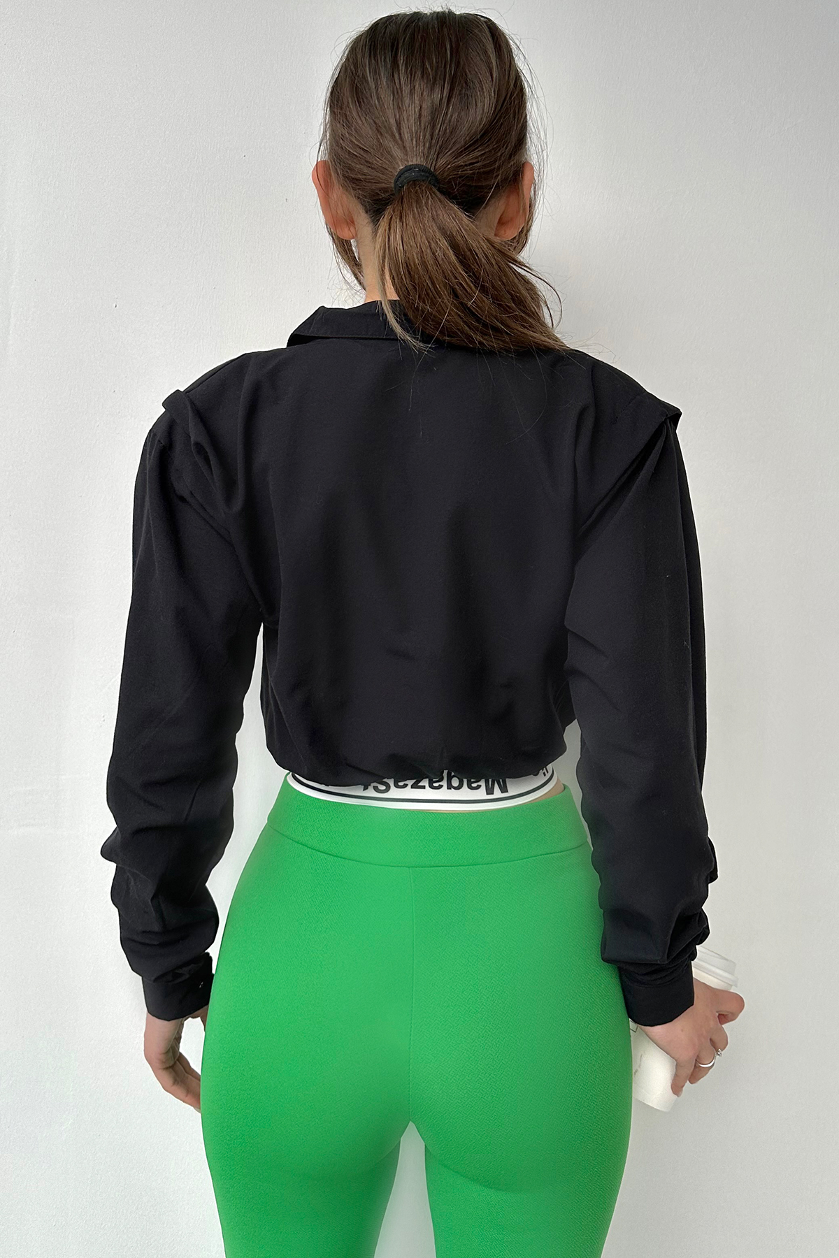 Omzu Vatkalı Kolları Büzgülü Bel Lastikli Crop Poplin Gömlek - SİYAH