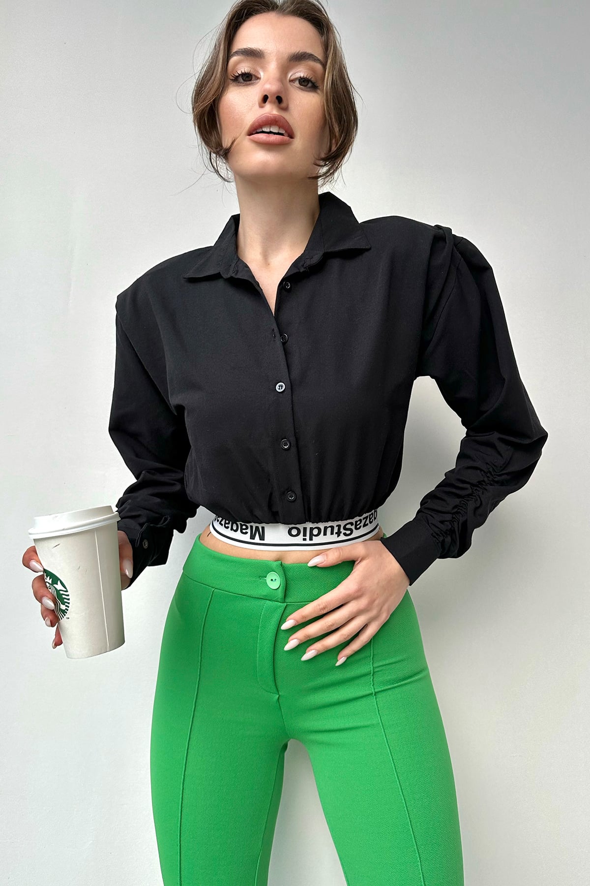 Omzu Vatkalı Kolları Büzgülü Bel Lastikli Crop Poplin Gömlek - SİYAH