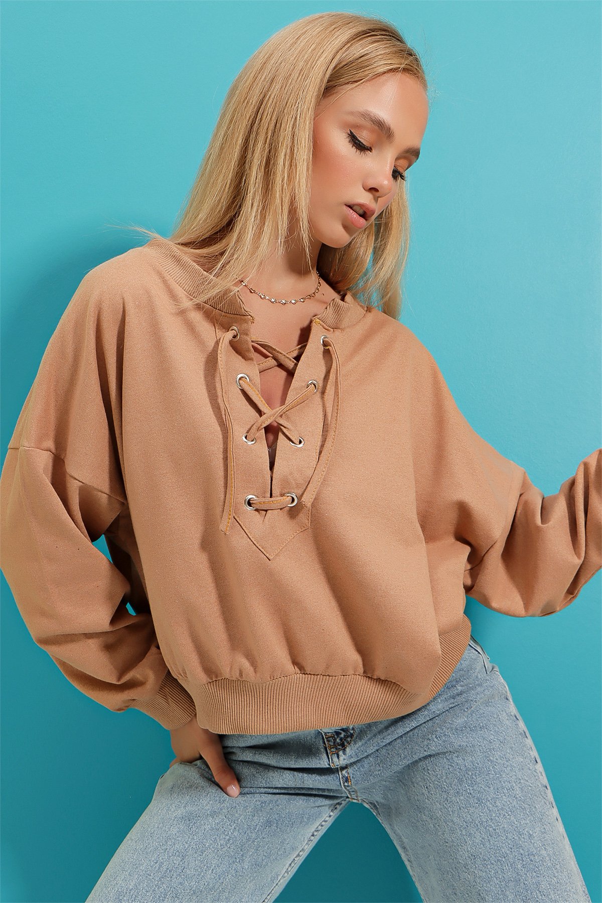 Önü Bağcıklı Oversıze Sweatshirt - Bisküvi