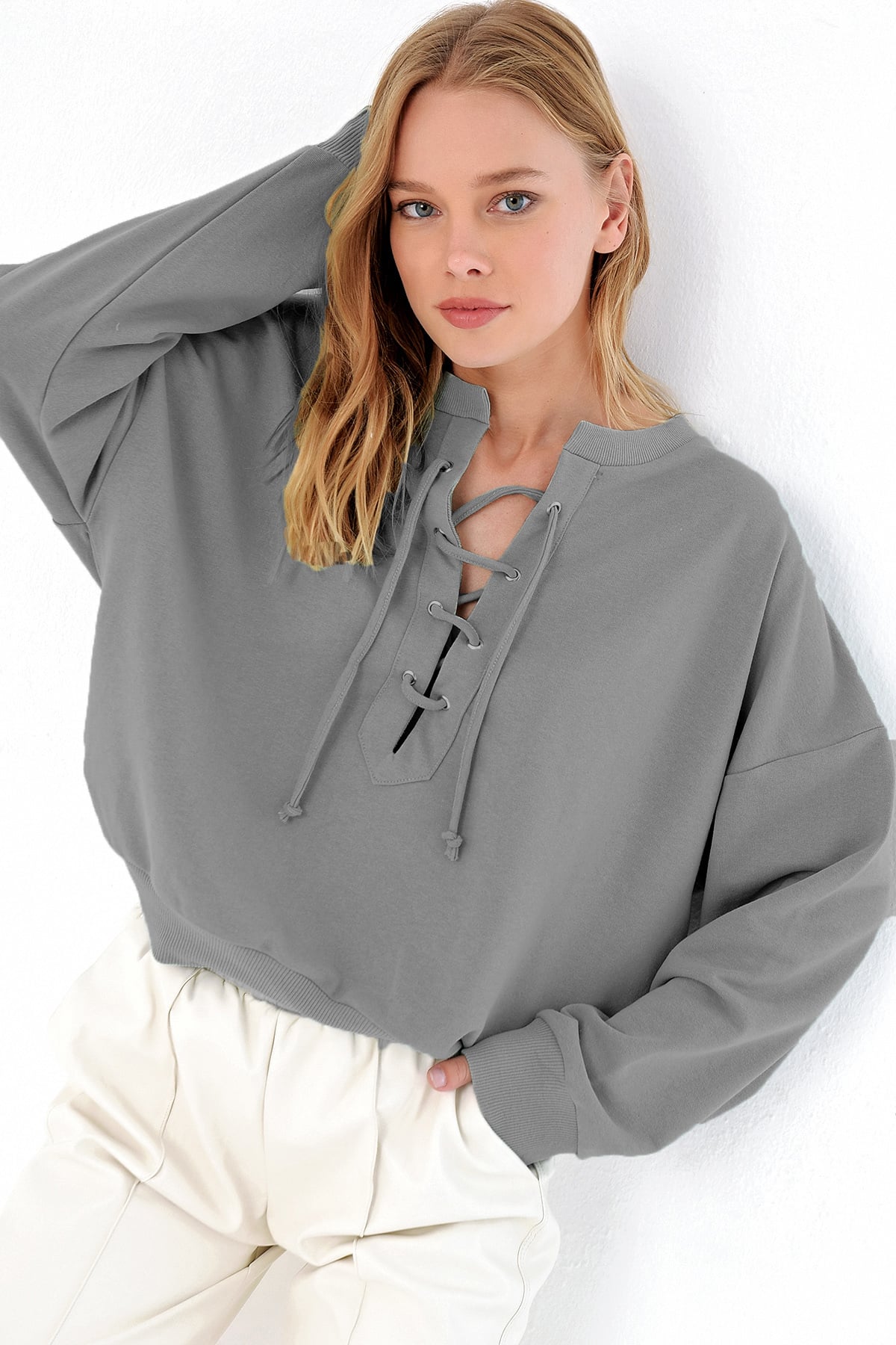 Önü Bağcıklı Oversıze Sweatshirt - Boyalı Gri