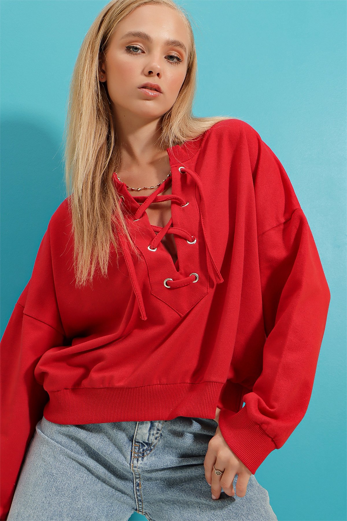 Önü Bağcıklı Oversıze Sweatshirt - Kırmızı