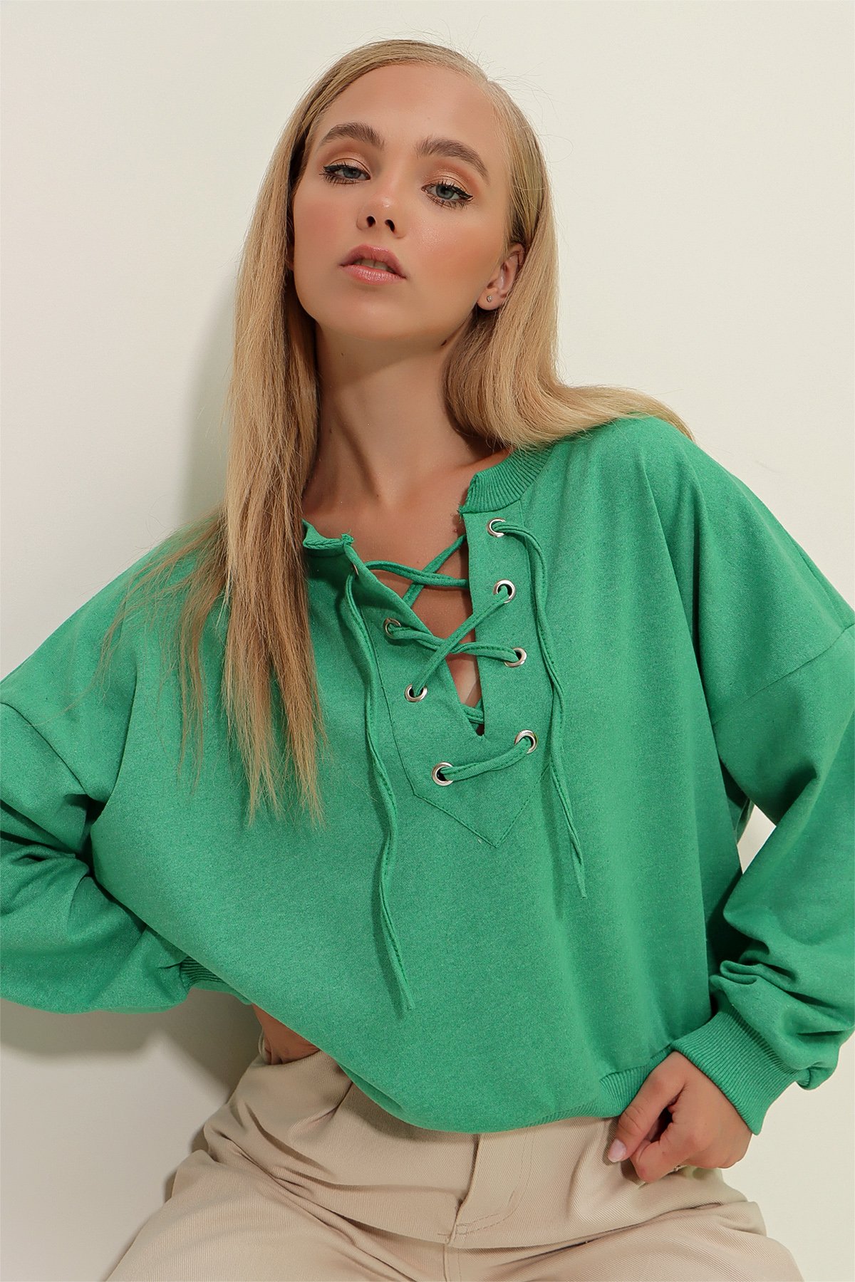 Önü Bağcıklı Oversıze Sweatshirt - Yeşil