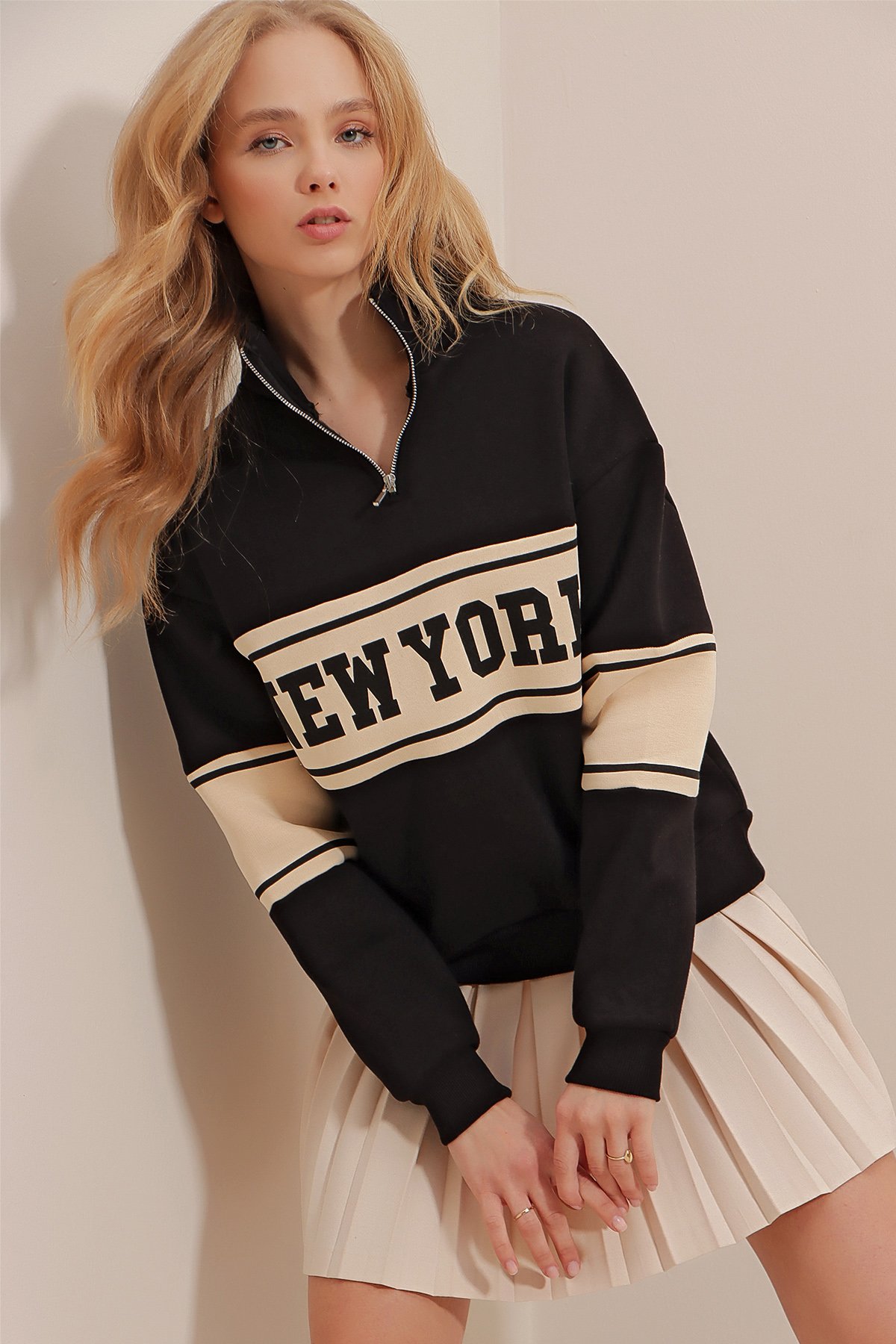 Önü Fermuar Detaylı Baskılı 3 İplik İçi Şardonlu Sweatshirt - Siyah