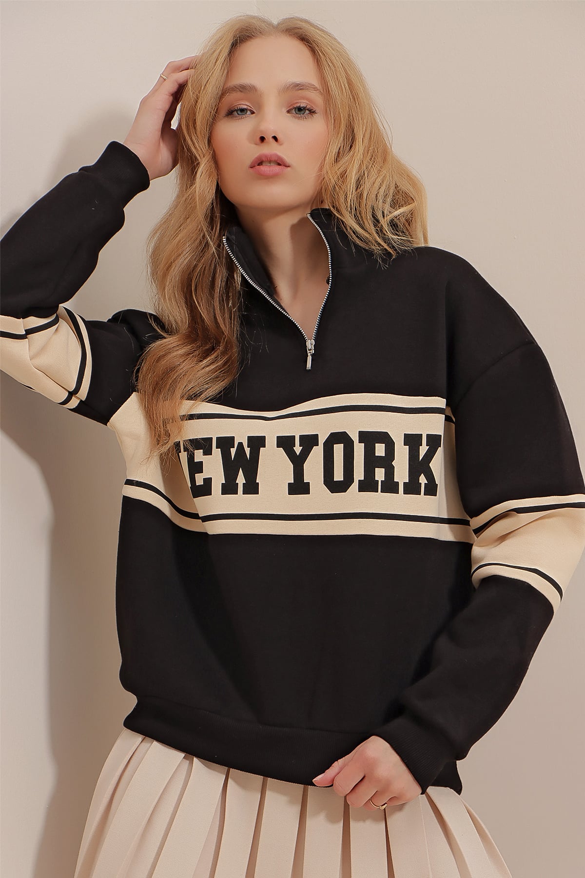 Önü Fermuar Detaylı Baskılı 3 İplik İçi Şardonlu Sweatshirt - Siyah