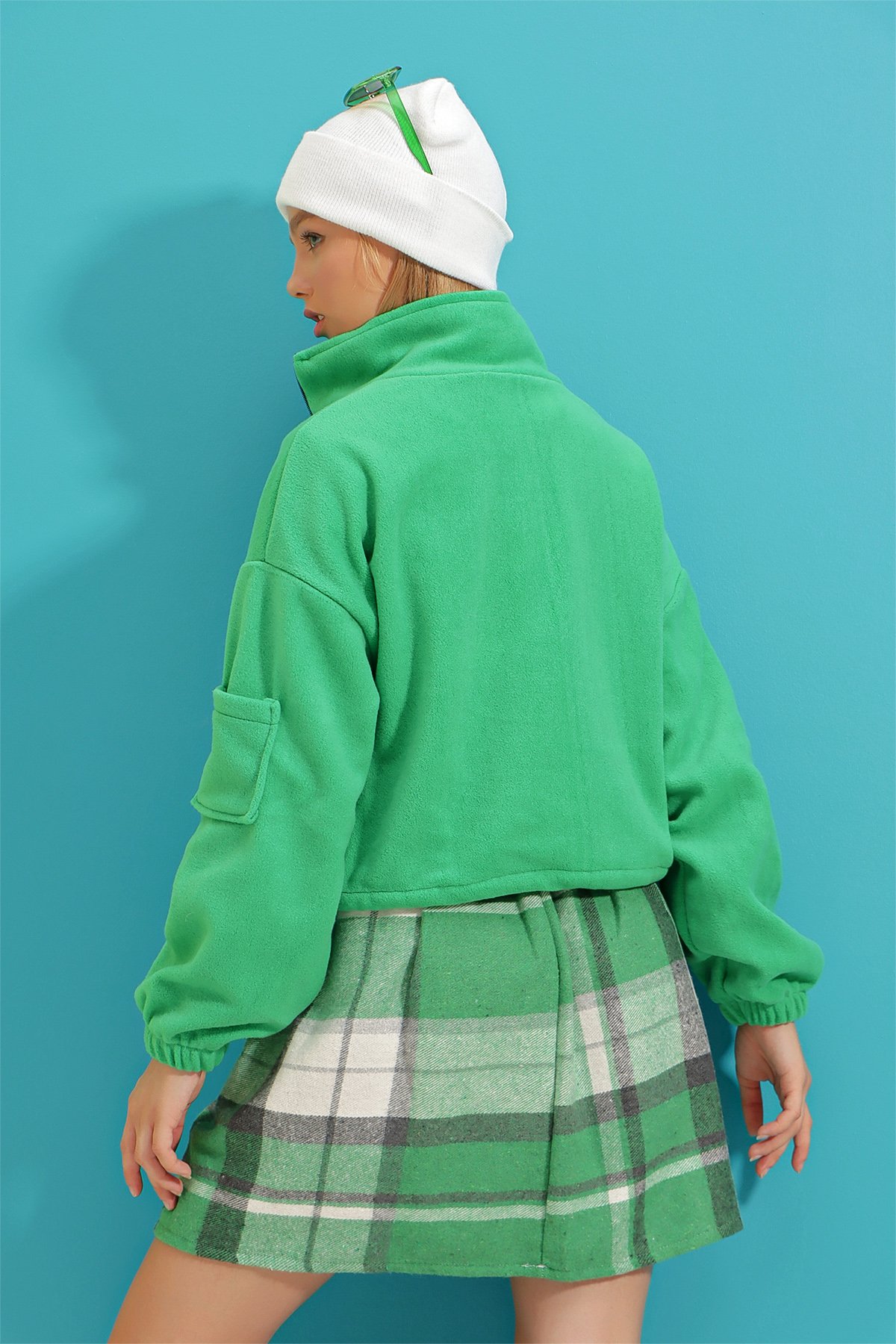 Önü Fermuarlı Amblemli Kolu Cep Detaylı Polar Sweatshirt - Yeşil