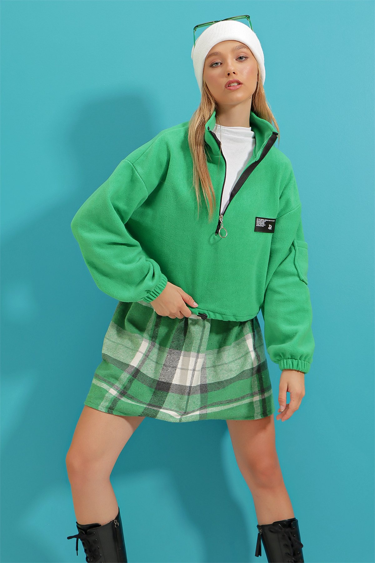 Önü Fermuarlı Amblemli Kolu Cep Detaylı Polar Sweatshirt - Yeşil