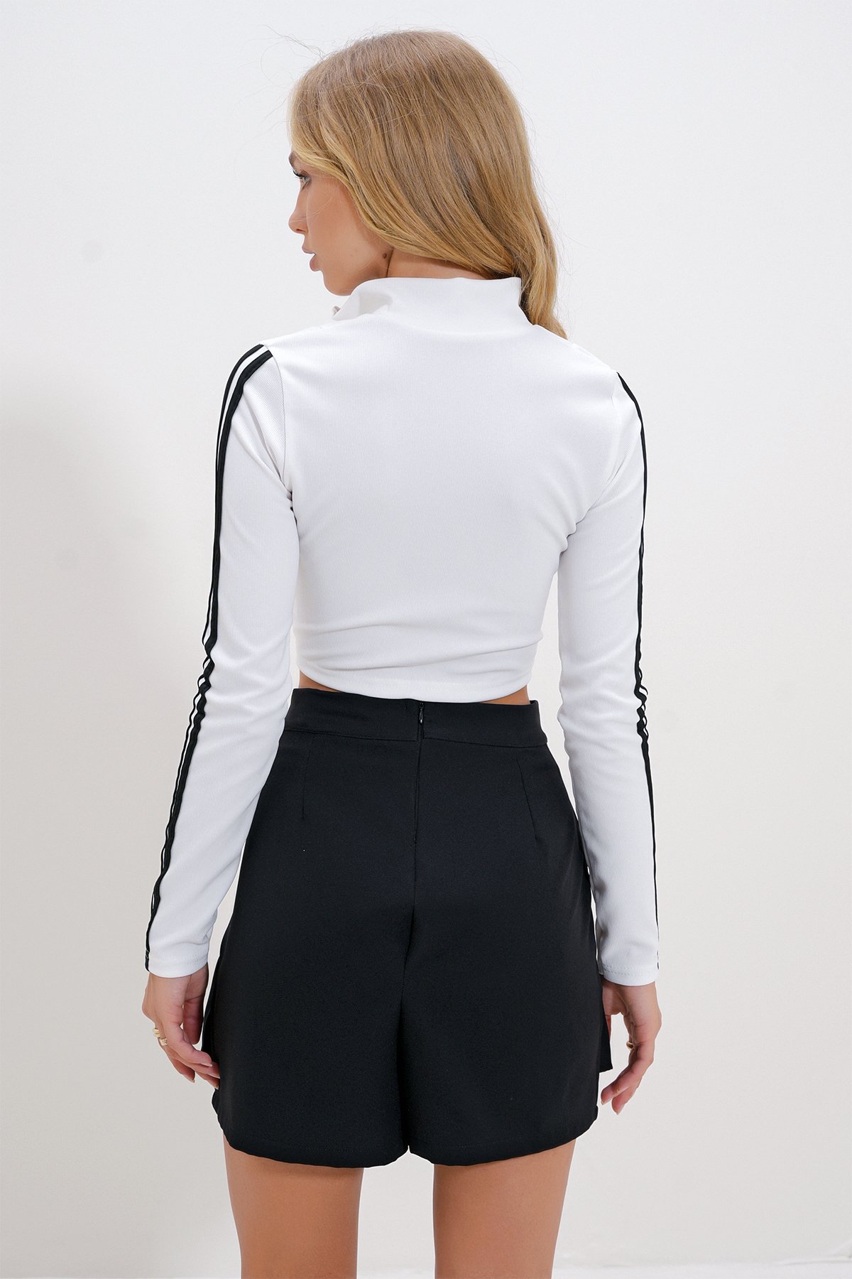 Önü Fermuarli Şeritli Crop Sweat - BEYAZ