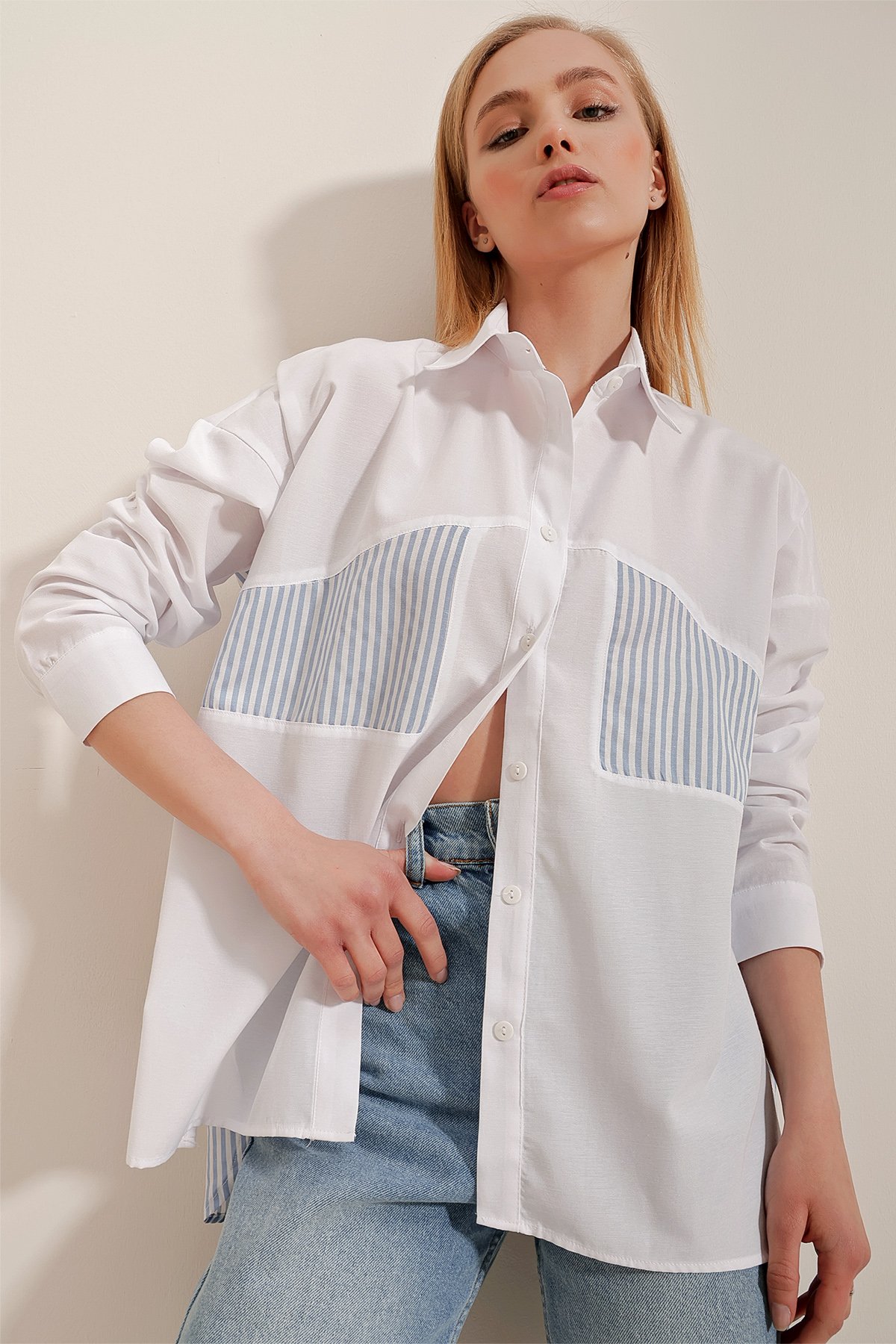 Önü Ve Sırtı Çizgi Garnili Oversize Poplin Gömlek - Mavi-Beyaz
