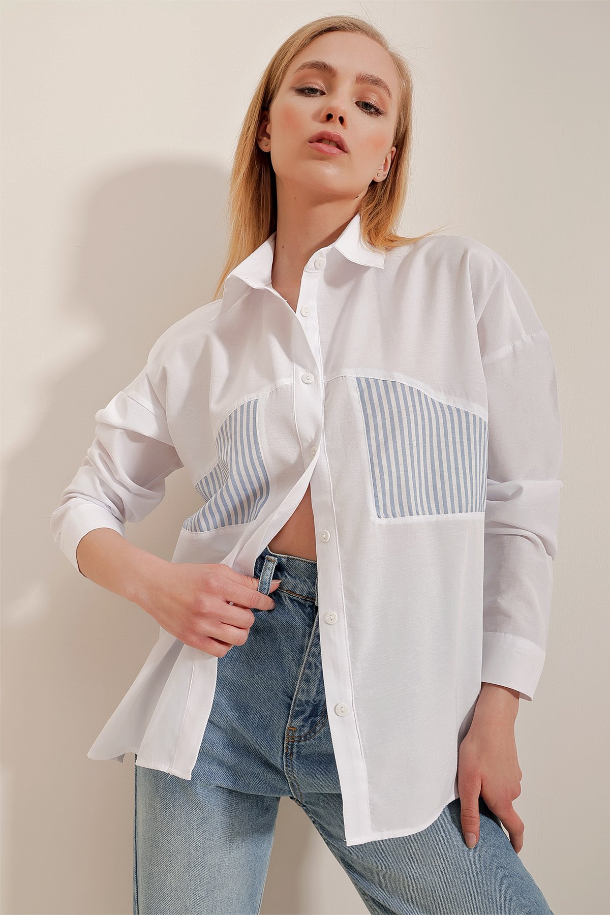 Önü Ve Sırtı Çizgi Garnili Oversize Poplin Gömlek - Mavi-Beyaz