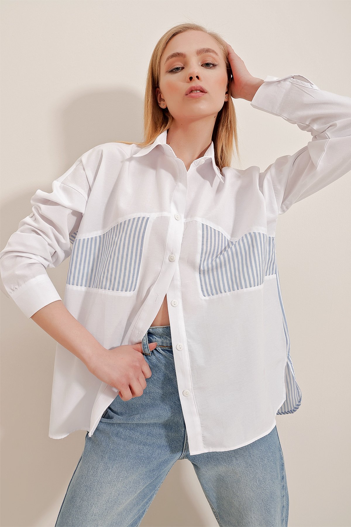 Önü Ve Sırtı Çizgi Garnili Oversize Poplin Gömlek - Mavi-Beyaz