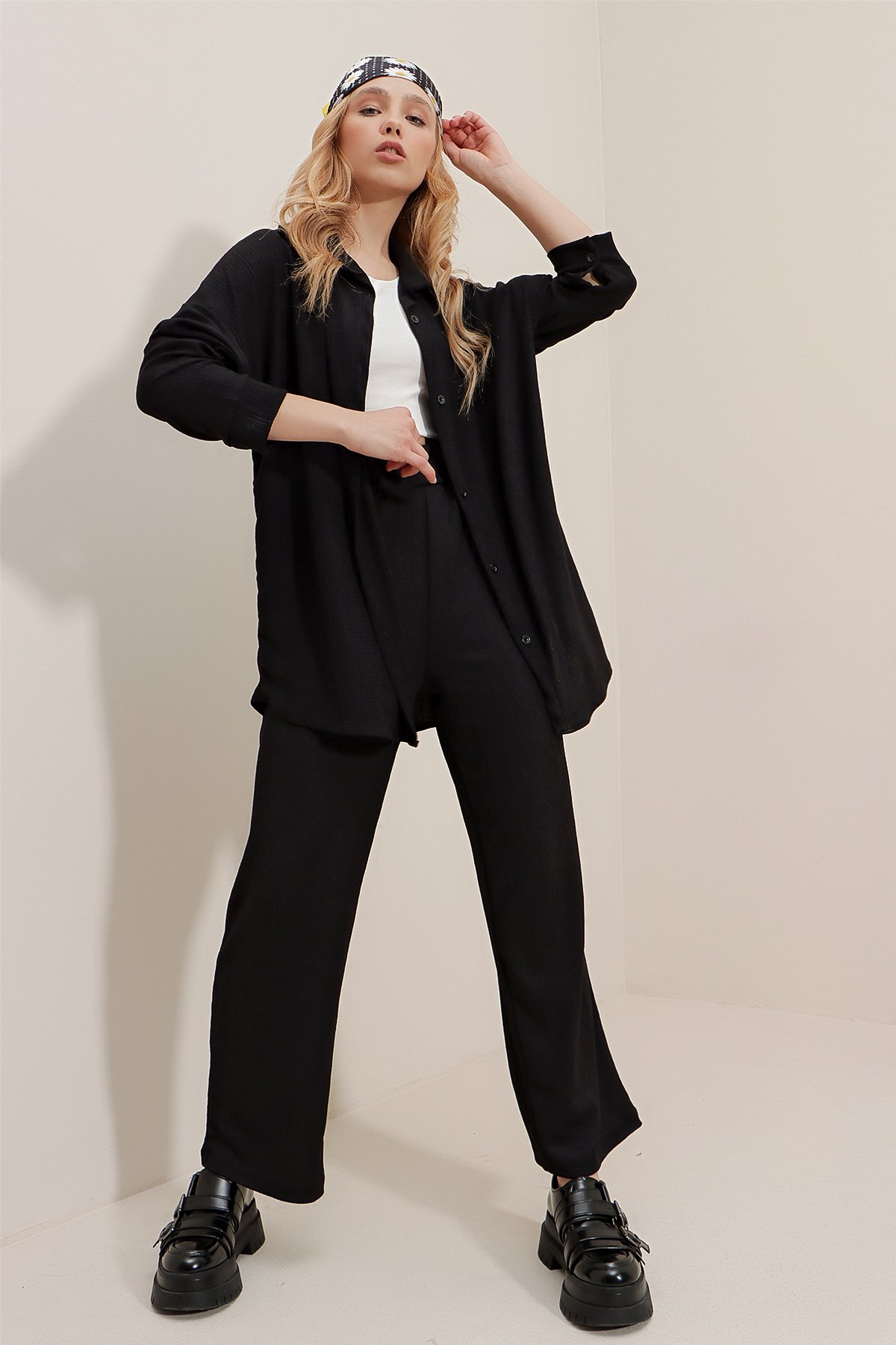 Oversize Gömlek Ve Rahat Kesim Krinkıl Pantolon Takım - Siyah