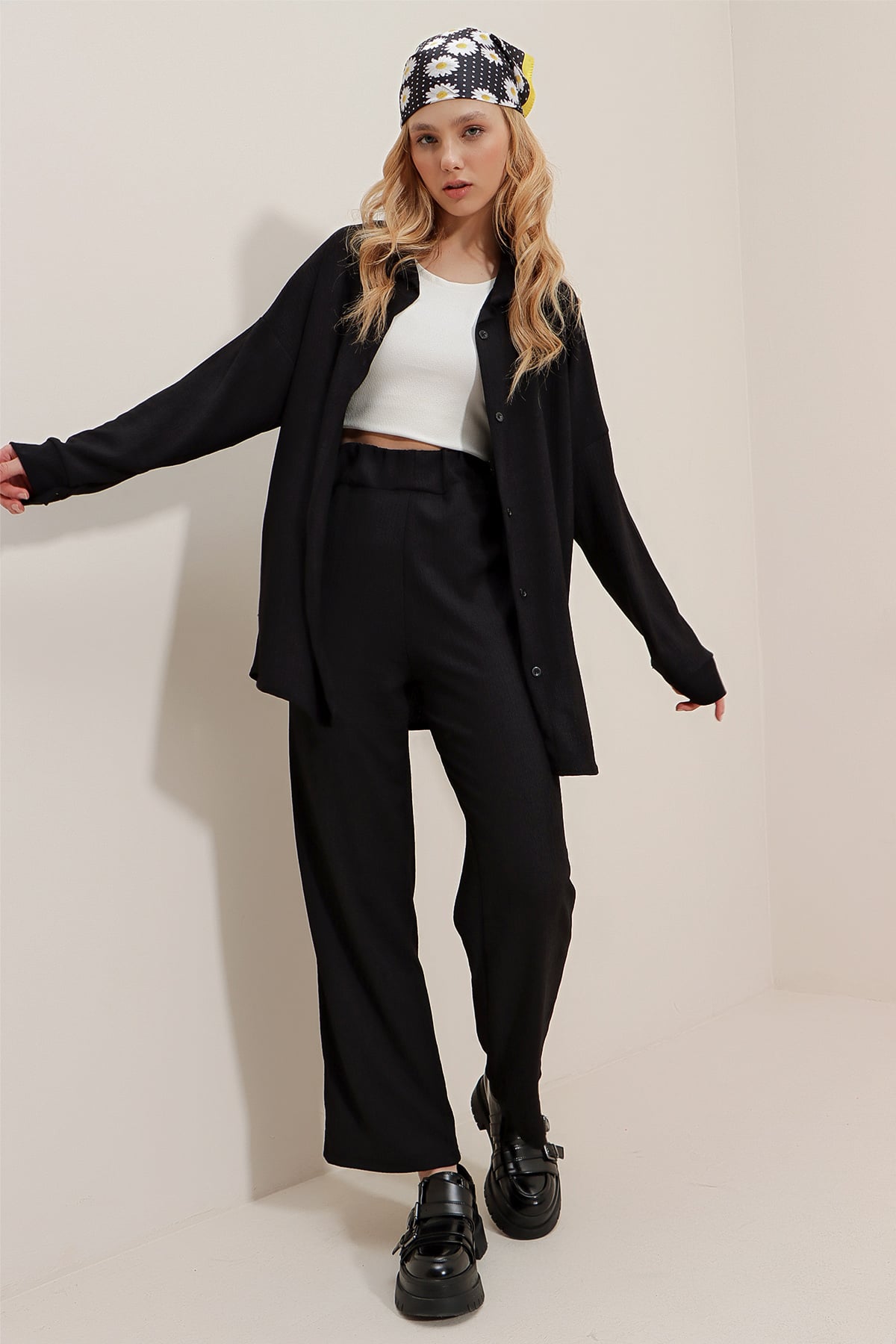 Oversize Gömlek Ve Rahat Kesim Krinkıl Pantolon Takım - Siyah