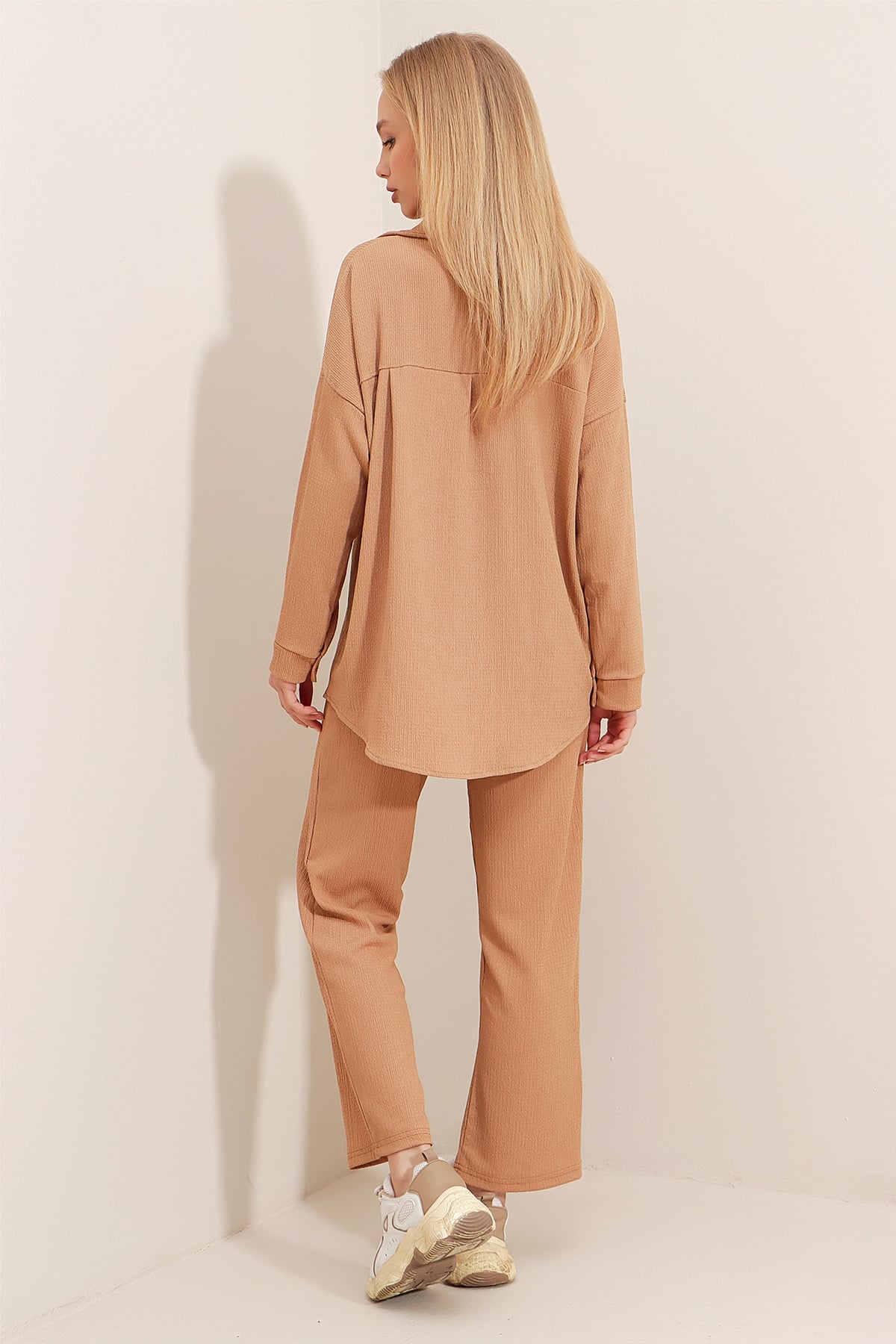 Oversize Gömlek Ve Rahat Kesim Krinkıl Pantolon Takım - BEJ
