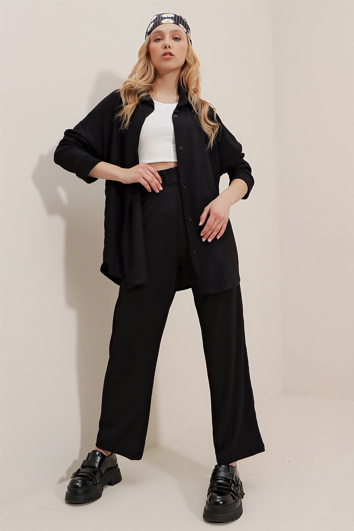 Oversize Gömlek Ve Rahat Kesim Krinkıl Pantolon Takım - Siyah