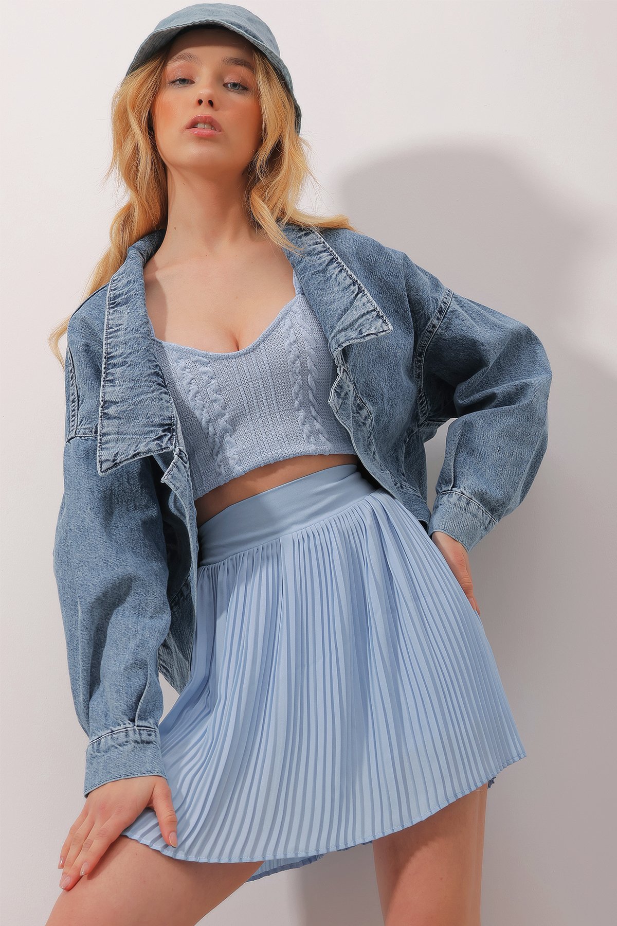 Oversize Oval Kesim Gömlek Yaka Crop Jean Ceket - Mavi