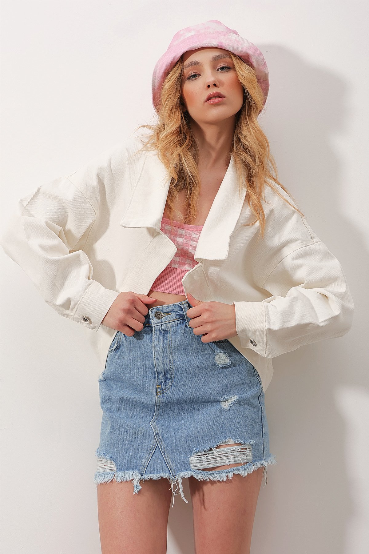 Oversize Oval Kesim Gömlek Yaka Crop Jean Ceket - Beyaz