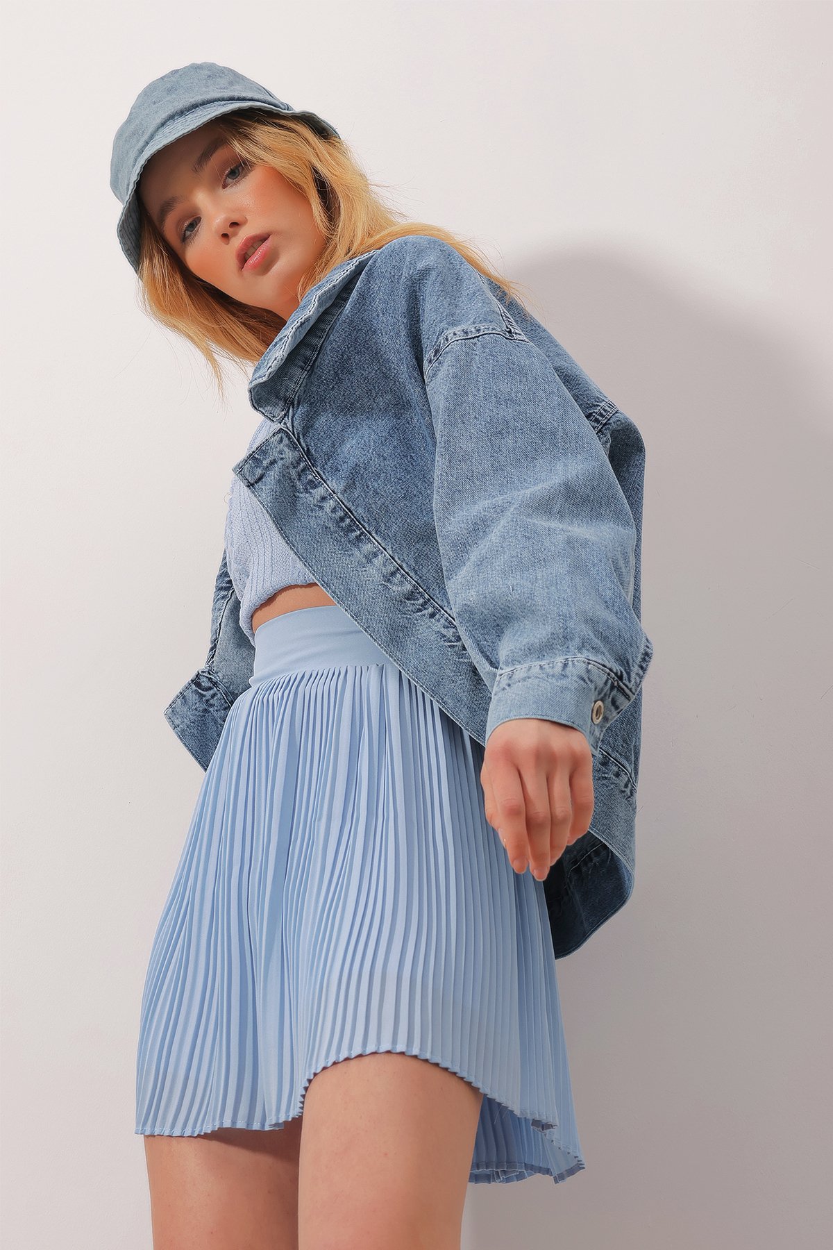 Oversize Oval Kesim Gömlek Yaka Crop Jean Ceket - Mavi