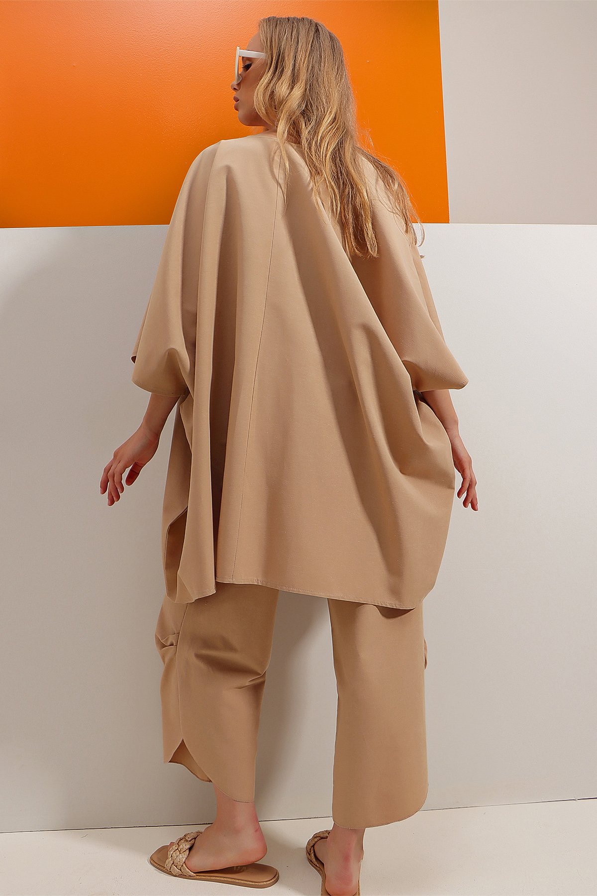 Paçası Yırtmaçlı Kendinden Dokulu Pantolon Ve Ceket İkili Takım - Camel