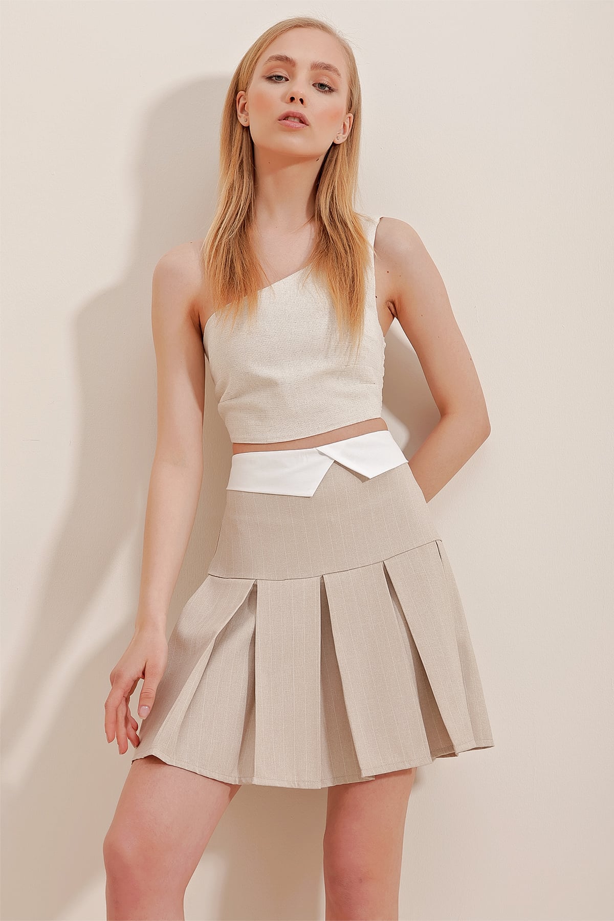 Piliseli Çizgili Mini Etek - Bej