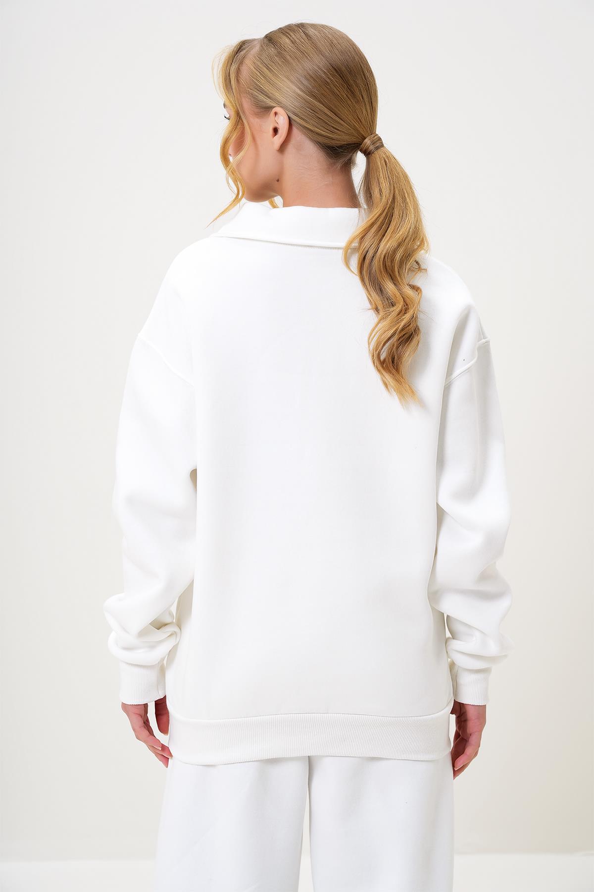 POLO YAKA BASKILI ÜÇ İPLİK ŞARDONLU KIŞLIK SWEATSHIRT - Ekru