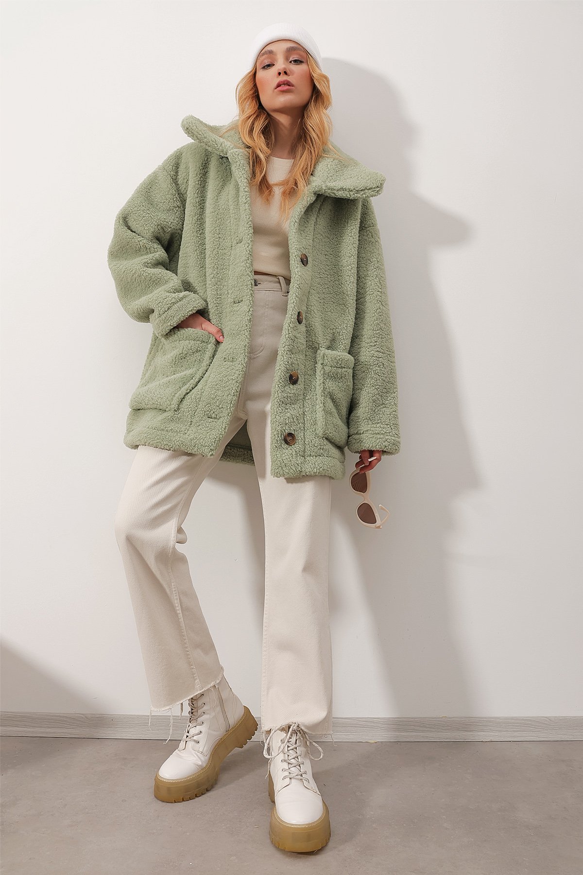 Polo Yaka Çift Cepli Önü Düğmeli Peluş Kaban - YEŞİL