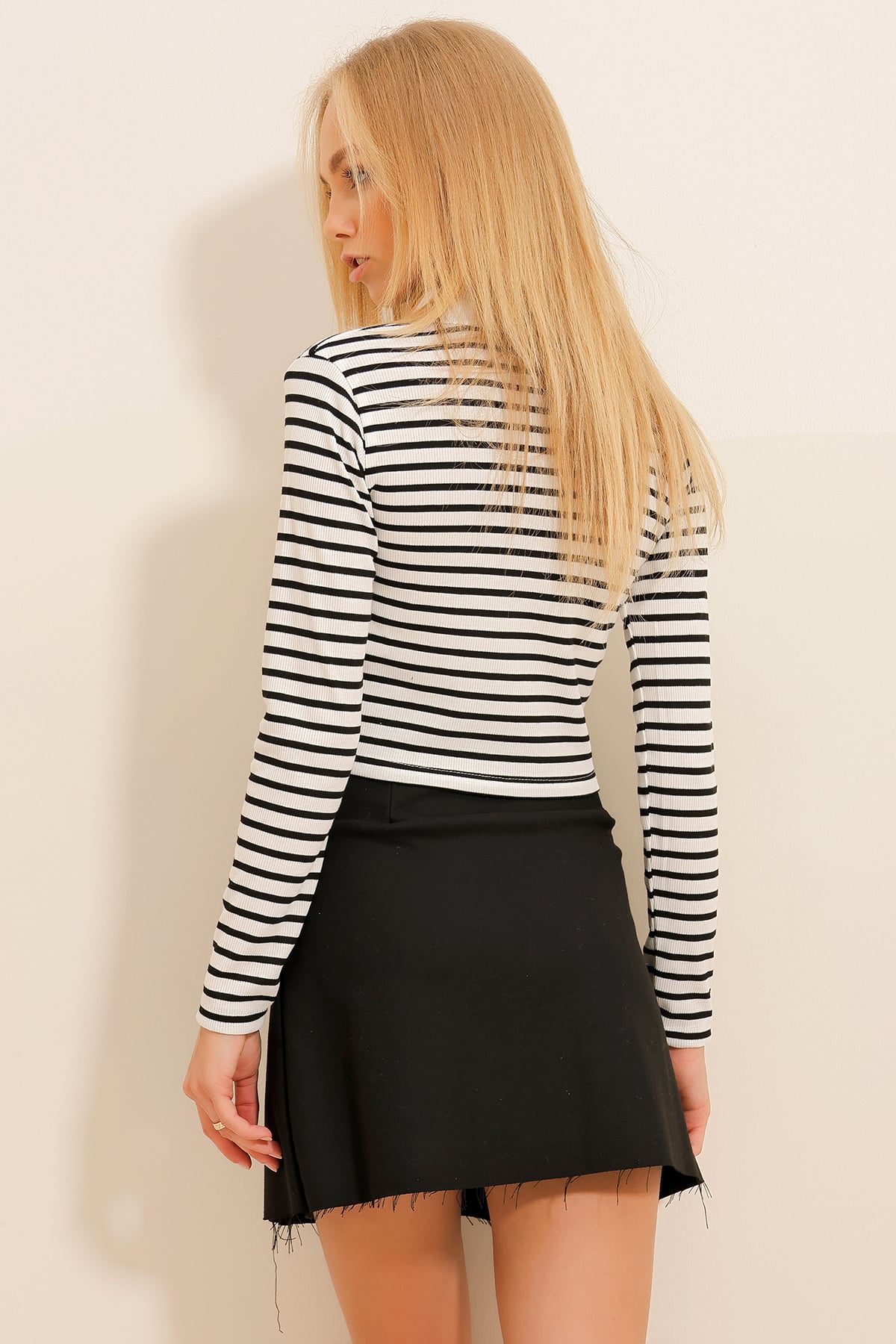 Polo Yaka Çizgili Crop Örme Bluz - Beyaz