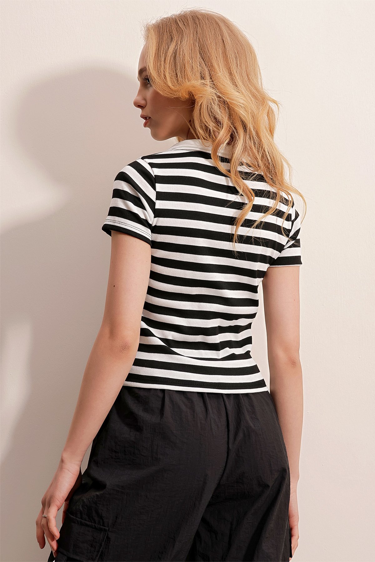 Polo Yaka Çizgili Crop Örme Bluz - SİYAH-BEYAZ