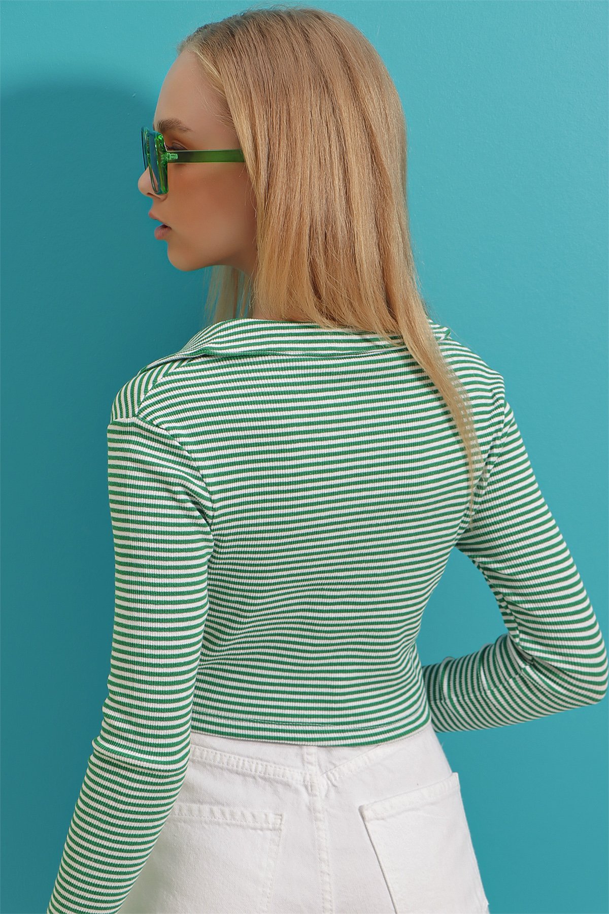 Polo Yaka Fitilli Yumuşak Dokulu Çizgili Crop Bluz - Yeşil