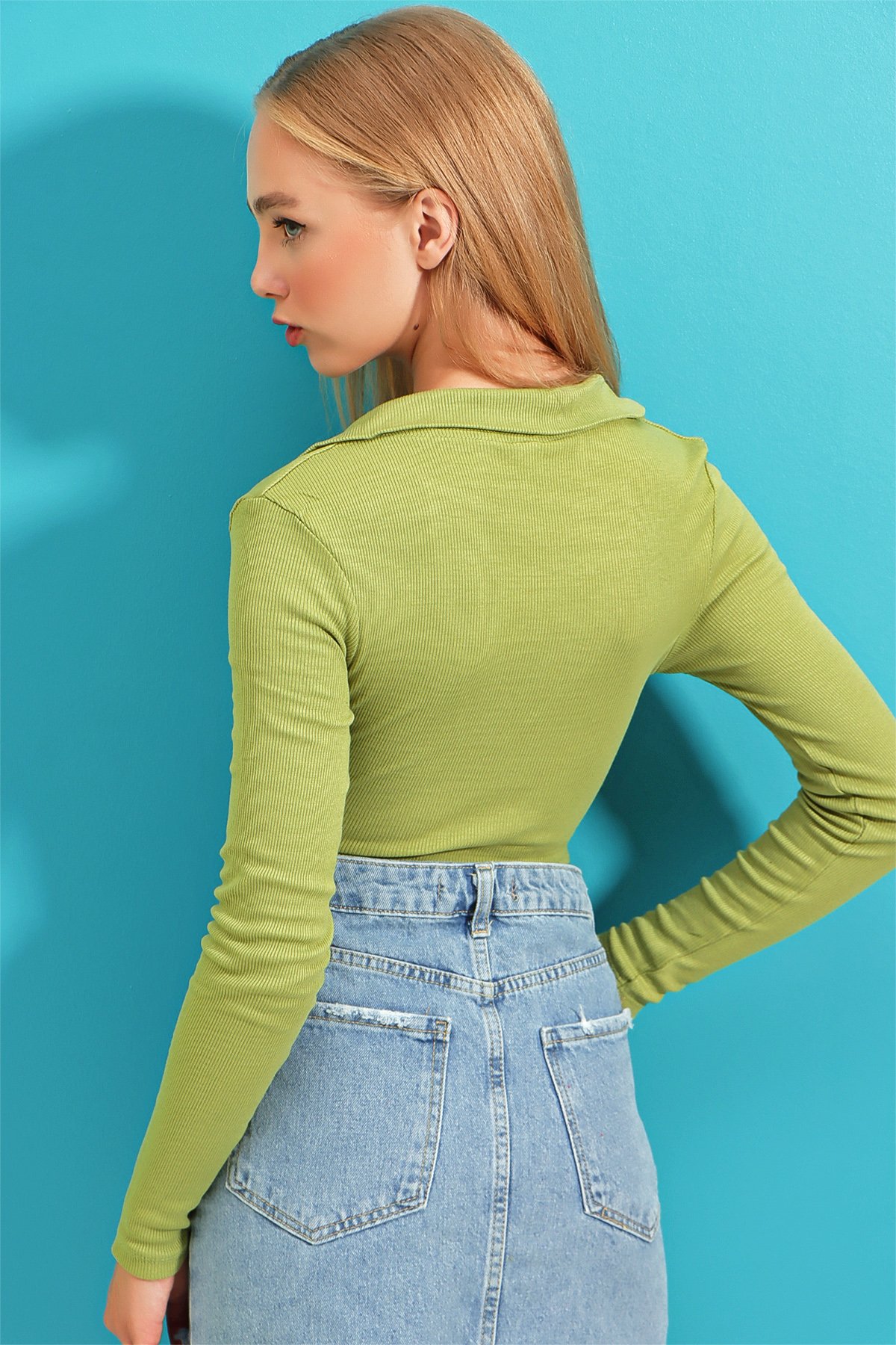 Polo Yaka Fitilli Yumuşak Dokulu Crop Bluz - Fıstık Yeşili