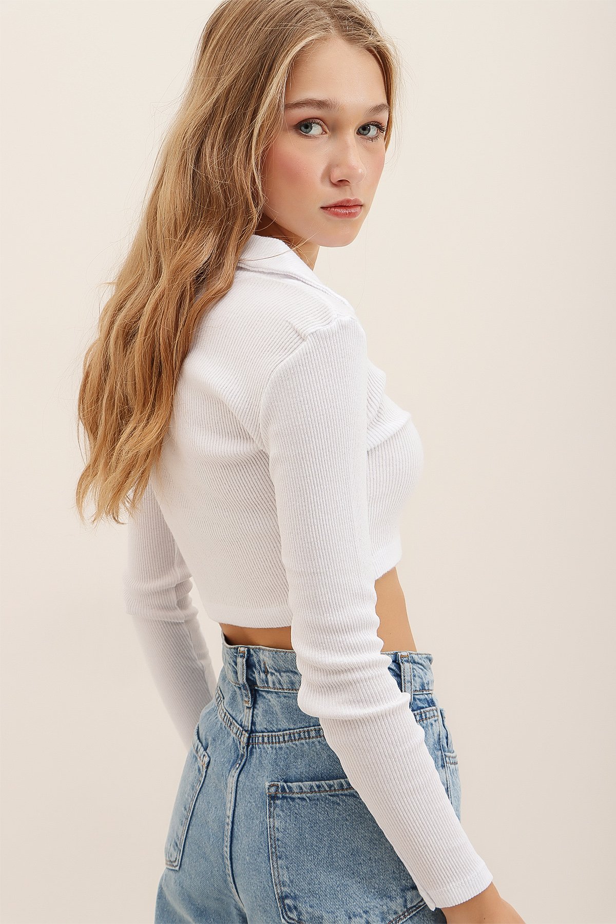 Polo Yaka Fitilli Yumuşak Dokulu Crop Bluz - Ekru