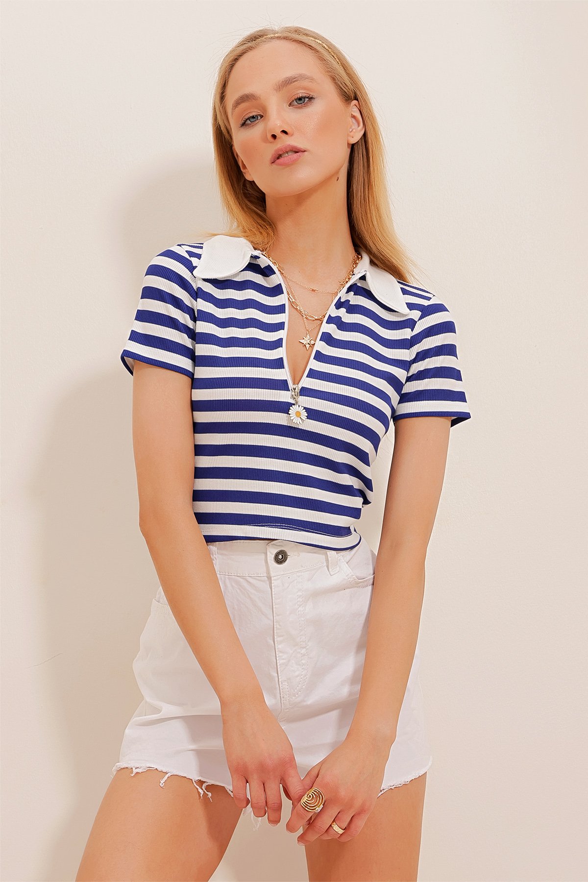 Polo Yaka Papatya Fermuarlı Çizgili Crop Örme Bluz - Saks