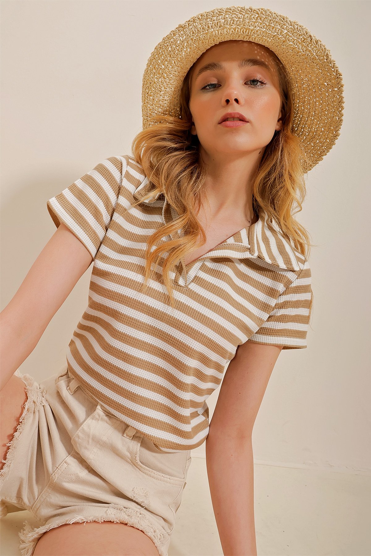 Polo Yaka Petek Örgü Crop Örme Bluz - Bej