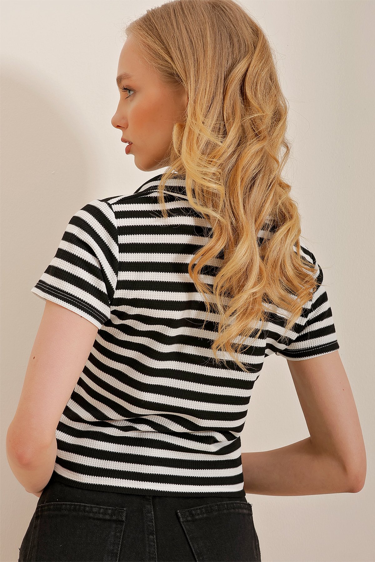 Polo Yaka Petek Örgü Crop Örme Bluz - Siyah