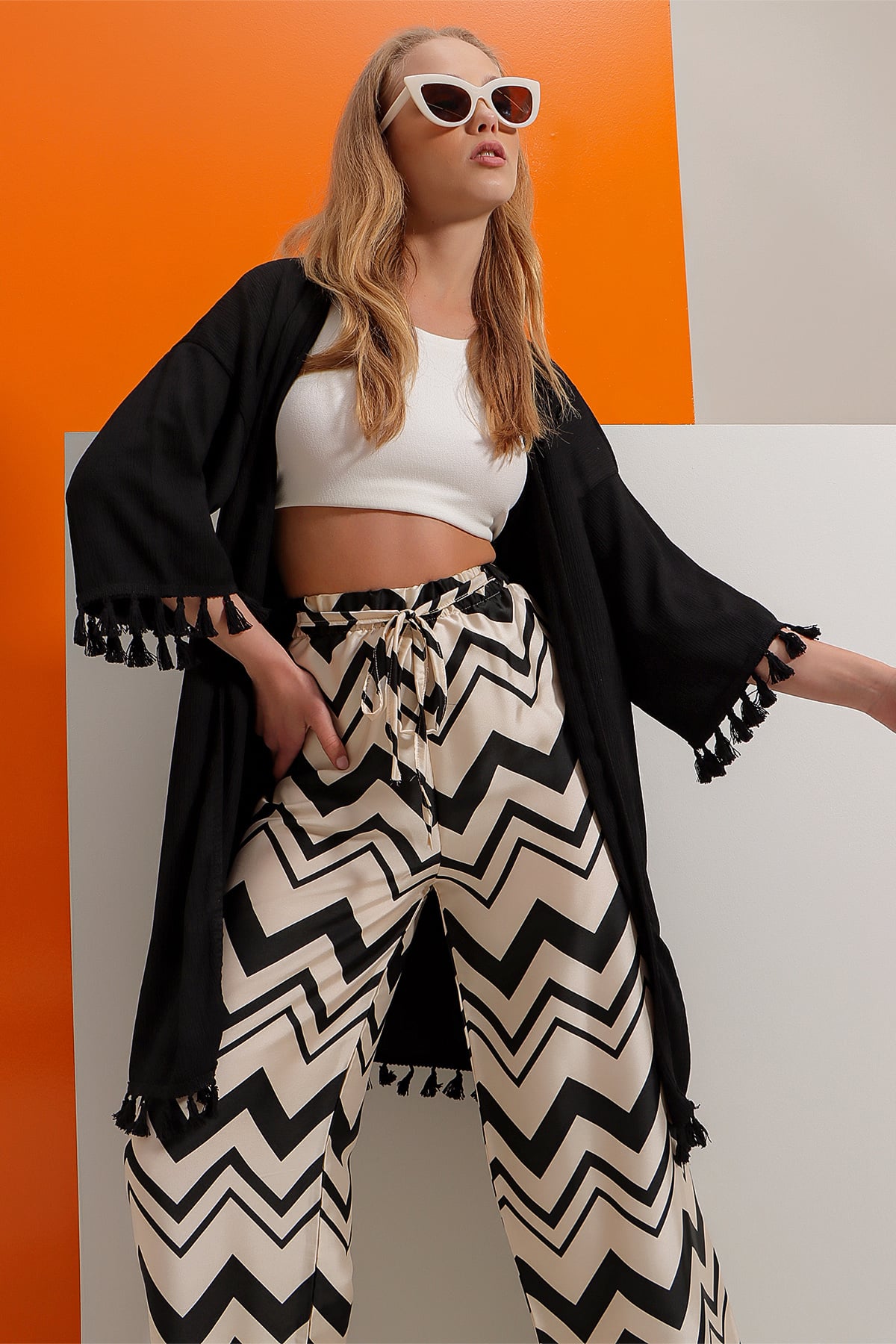 Püskül Detaylı Örme Krınkle Kimono - Siyah