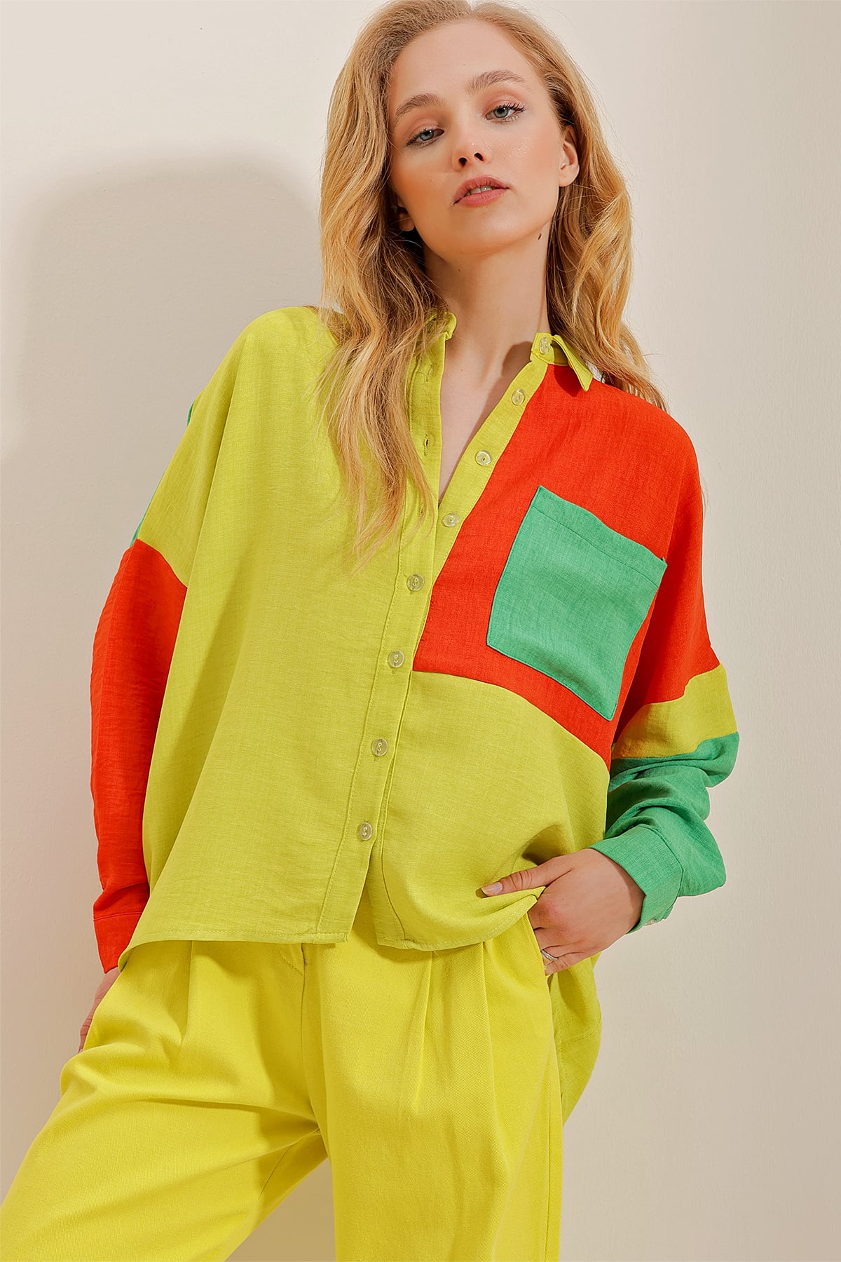 Renk Bloklu Oversize Keten Gömlek - YAĞ YEŞİLİ