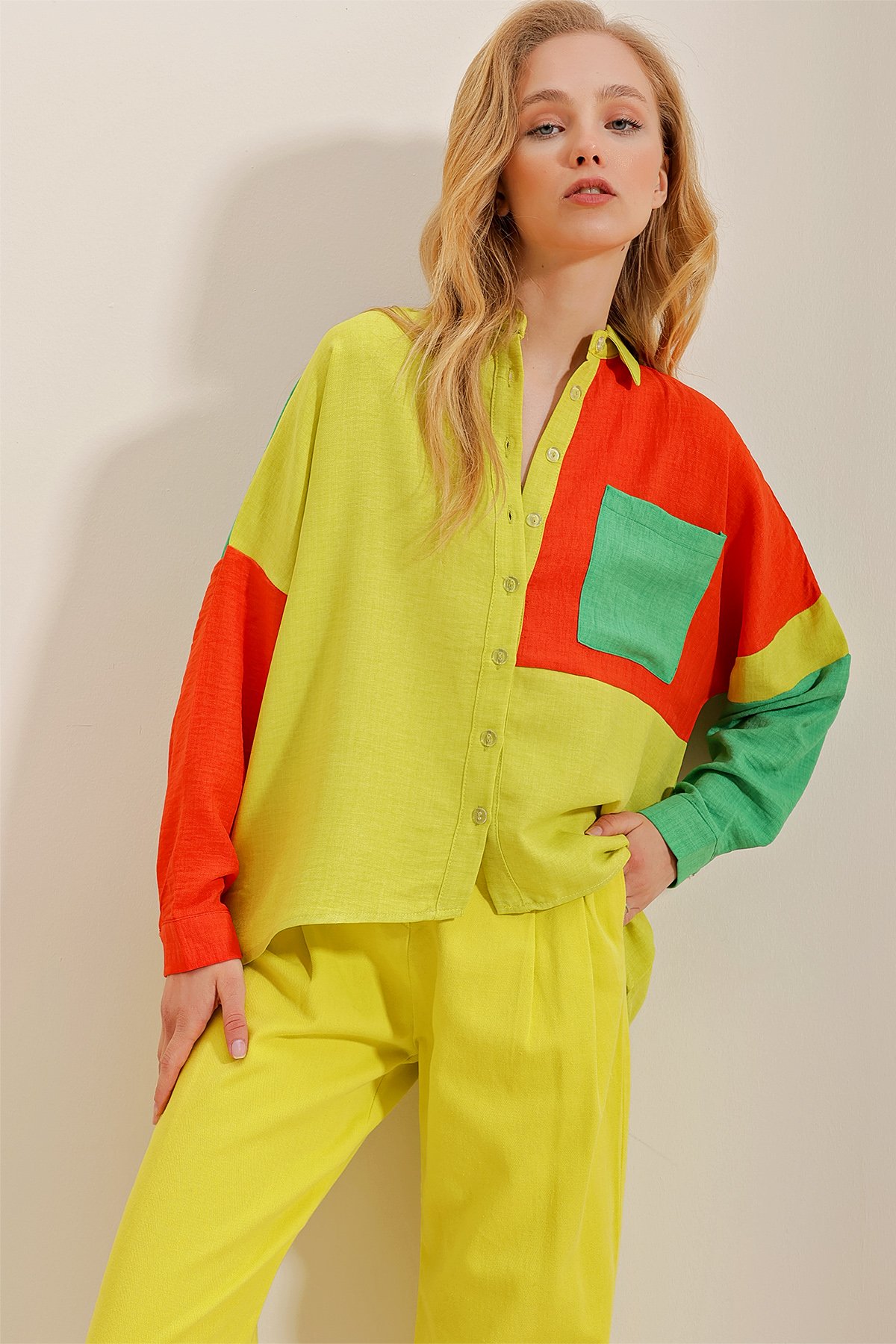Renk Bloklu Oversize Keten Gömlek - YAĞ YEŞİLİ