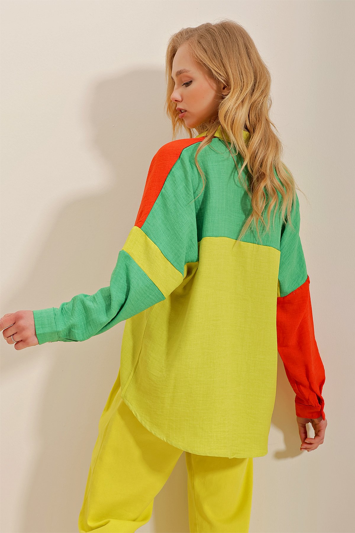 Renk Bloklu Oversize Keten Gömlek - YAĞ YEŞİLİ