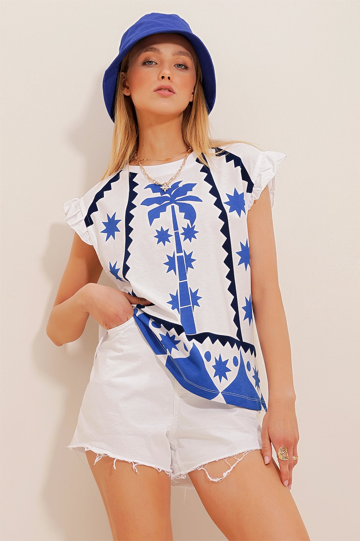 Ribana Yakalı Kolları Fırfırlı Flok Baskı Pamuk T-Shirt - Beyaz-Saks