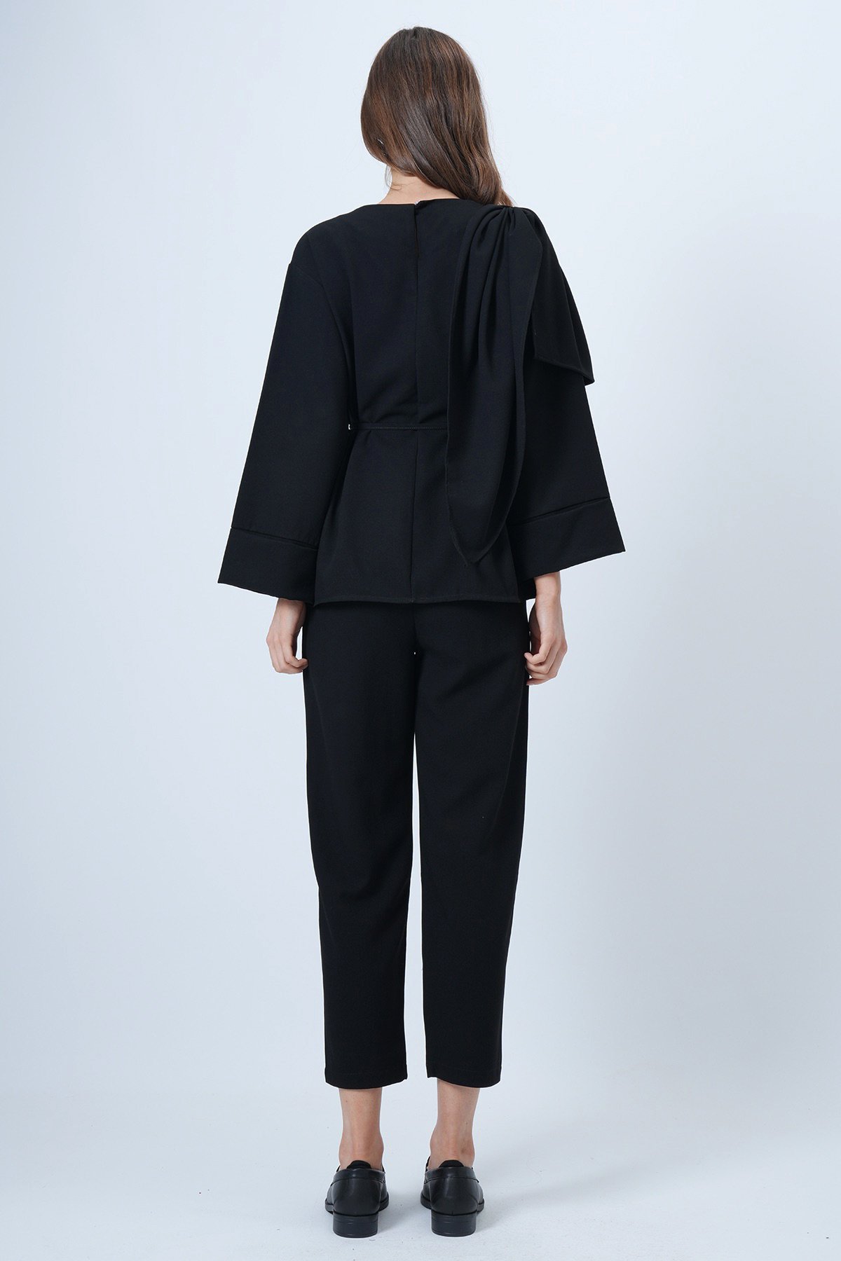 Şal Detaylı Geniş Manşet Bluz Çift Cepli Pantolon Takım - SİYAH