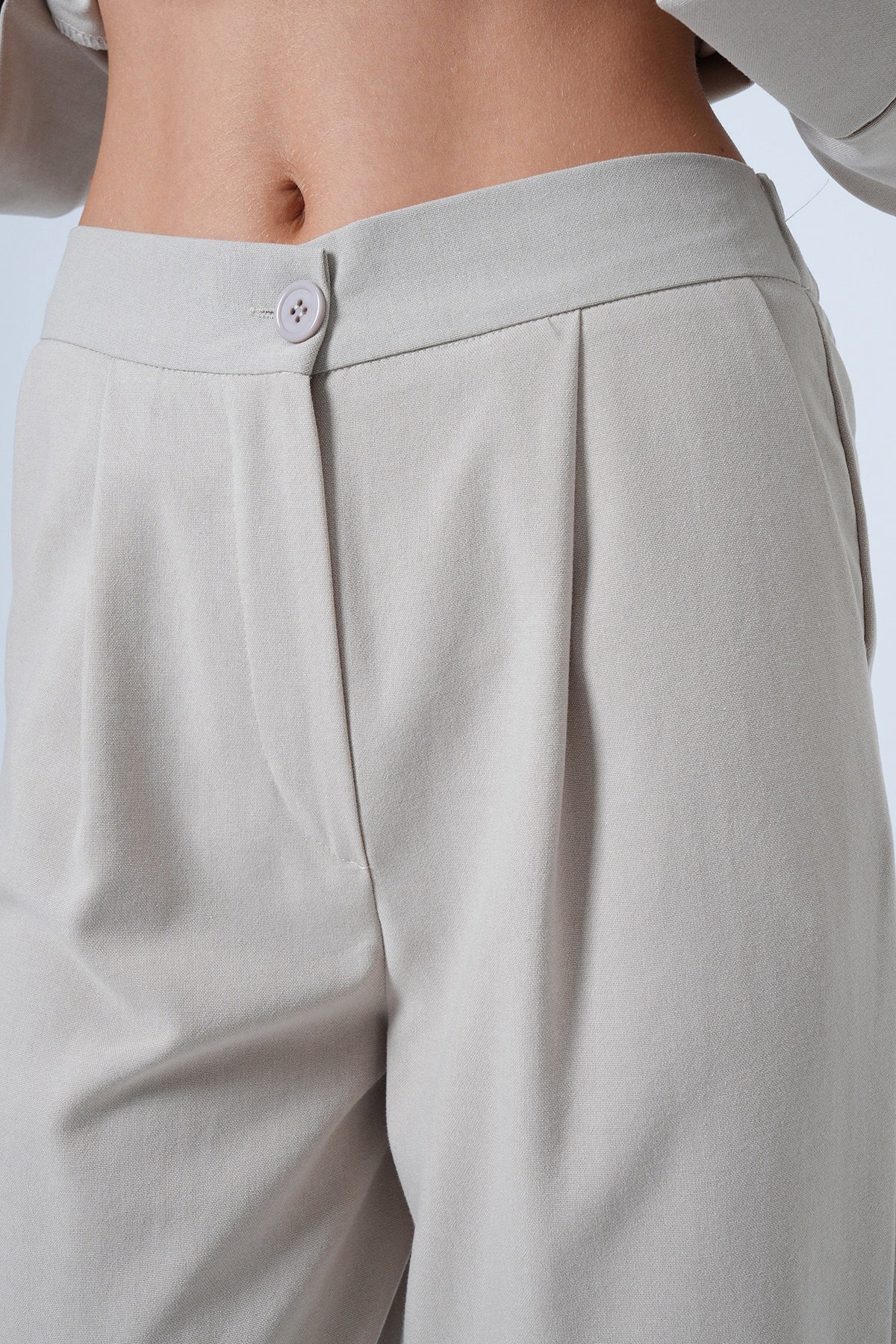 Şal Detaylı Geniş Manşet Bluz Çift Cepli Pantolon Takım - BEJ