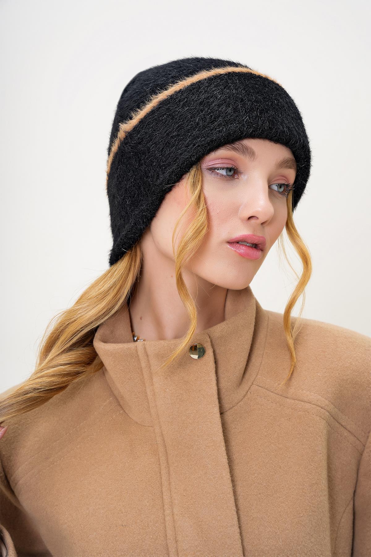 ŞERİT DETAYLI TÜYLÜ TRİKO BERE - SİYAH