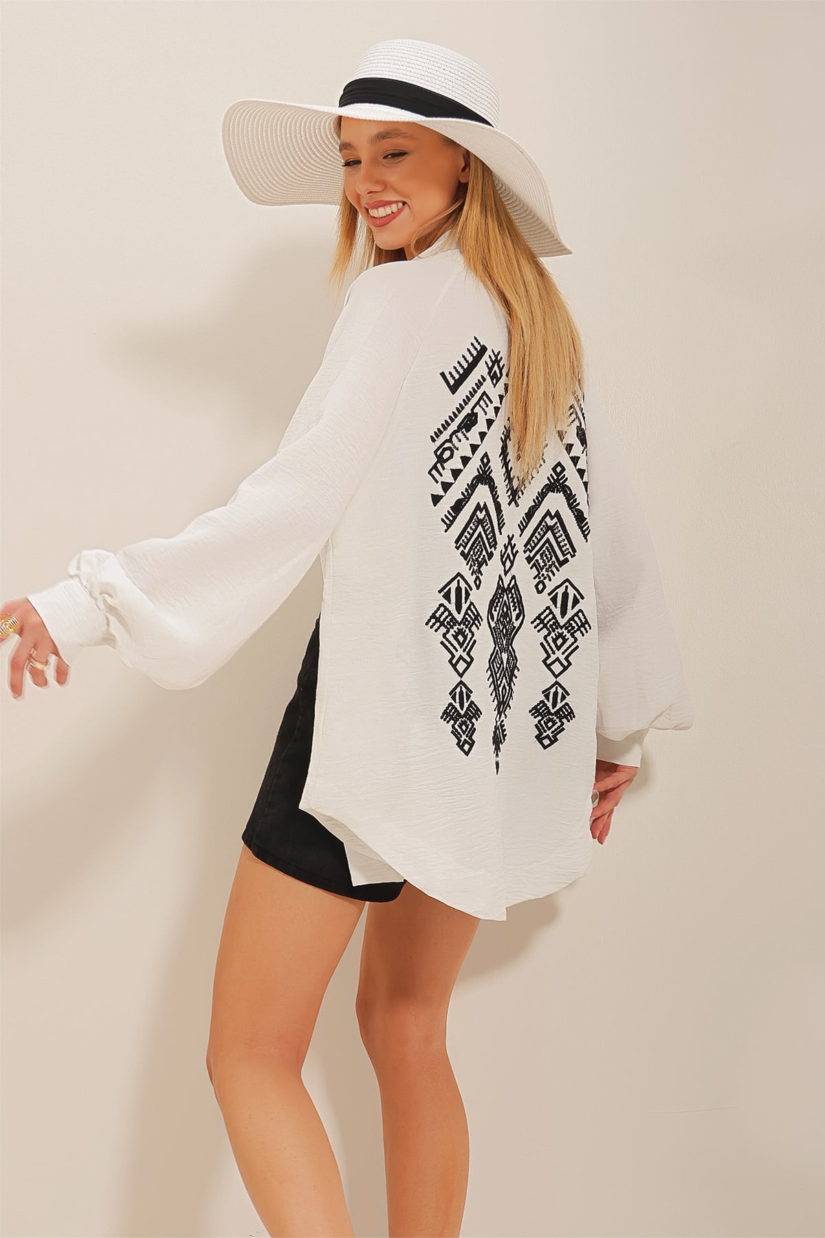 Sırtı Etnik Nakışlı Kimono Ceket - Beyaz