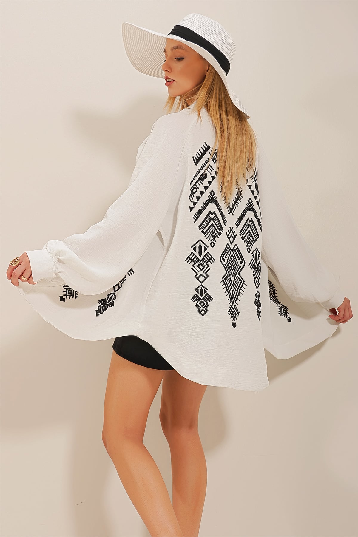 Sırtı Etnik Nakışlı Kimono Ceket - Beyaz