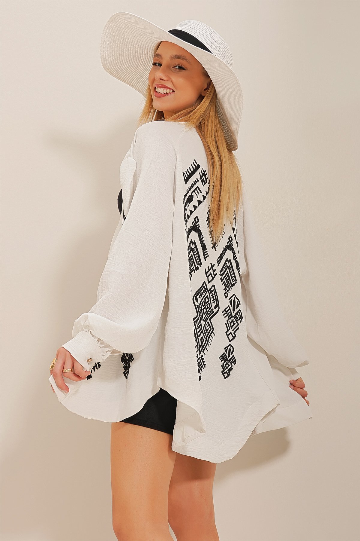 Sırtı Etnik Nakışlı Kimono Ceket - Beyaz