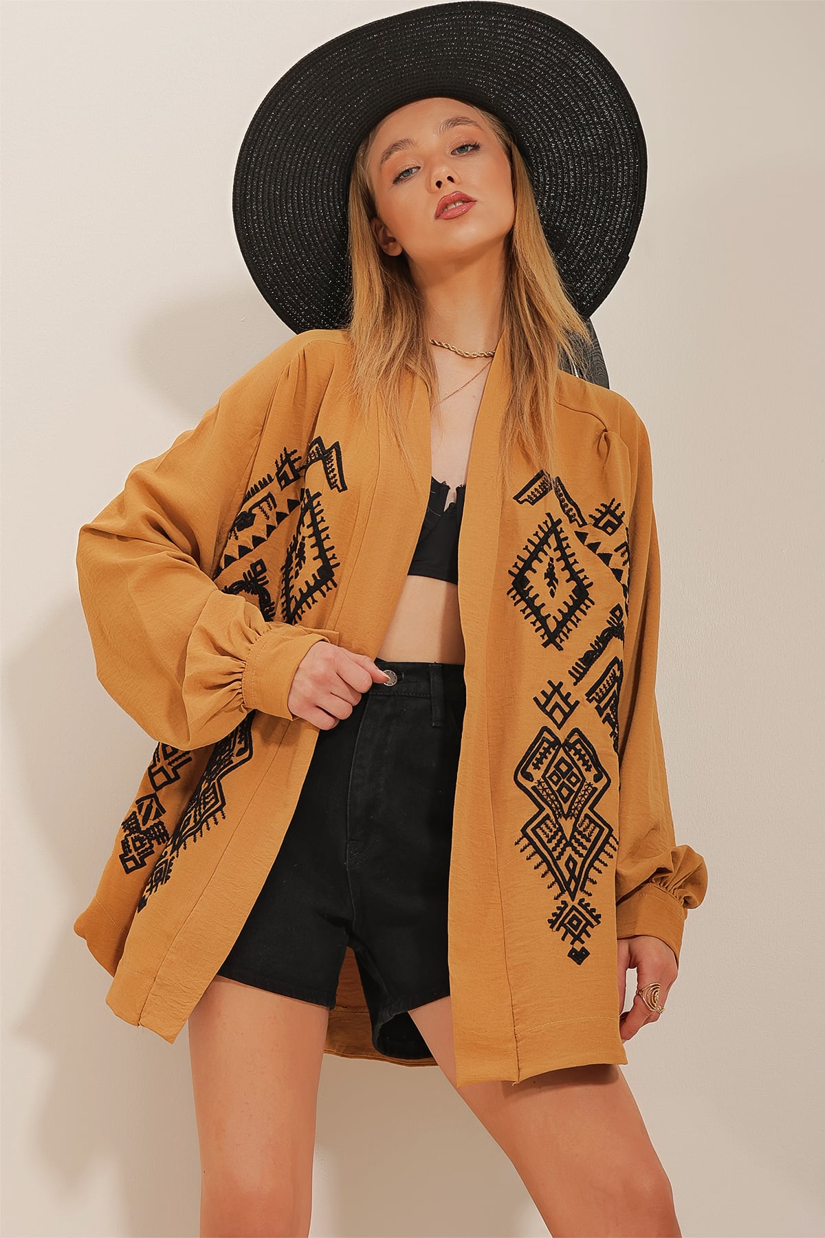 Sırtı Etnik Nakışlı Kimono Ceket - Hardal