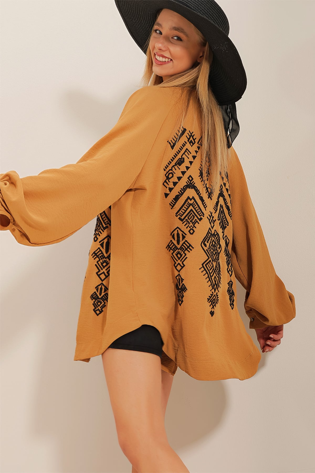 Sırtı Etnik Nakışlı Kimono Ceket - Hardal
