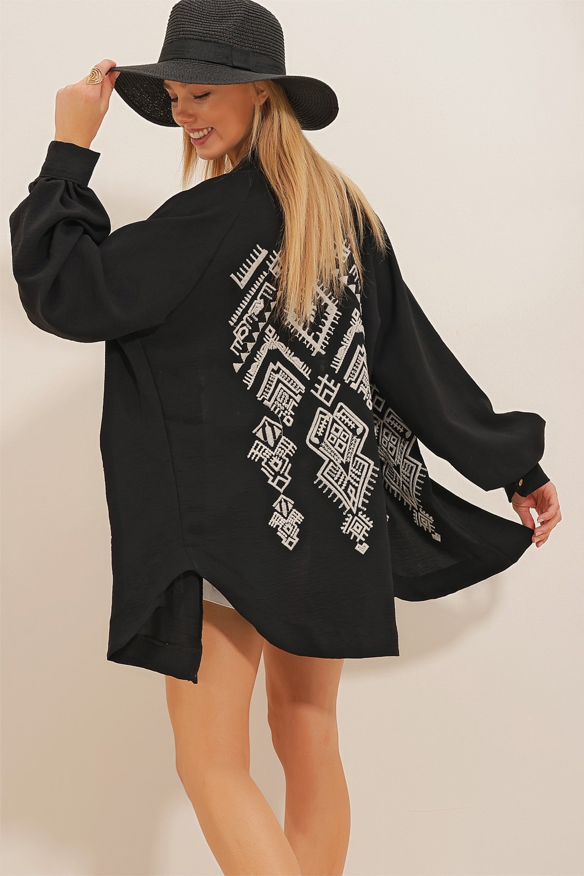 Sırtı Etnik Nakışlı Kimono Ceket - Siyah