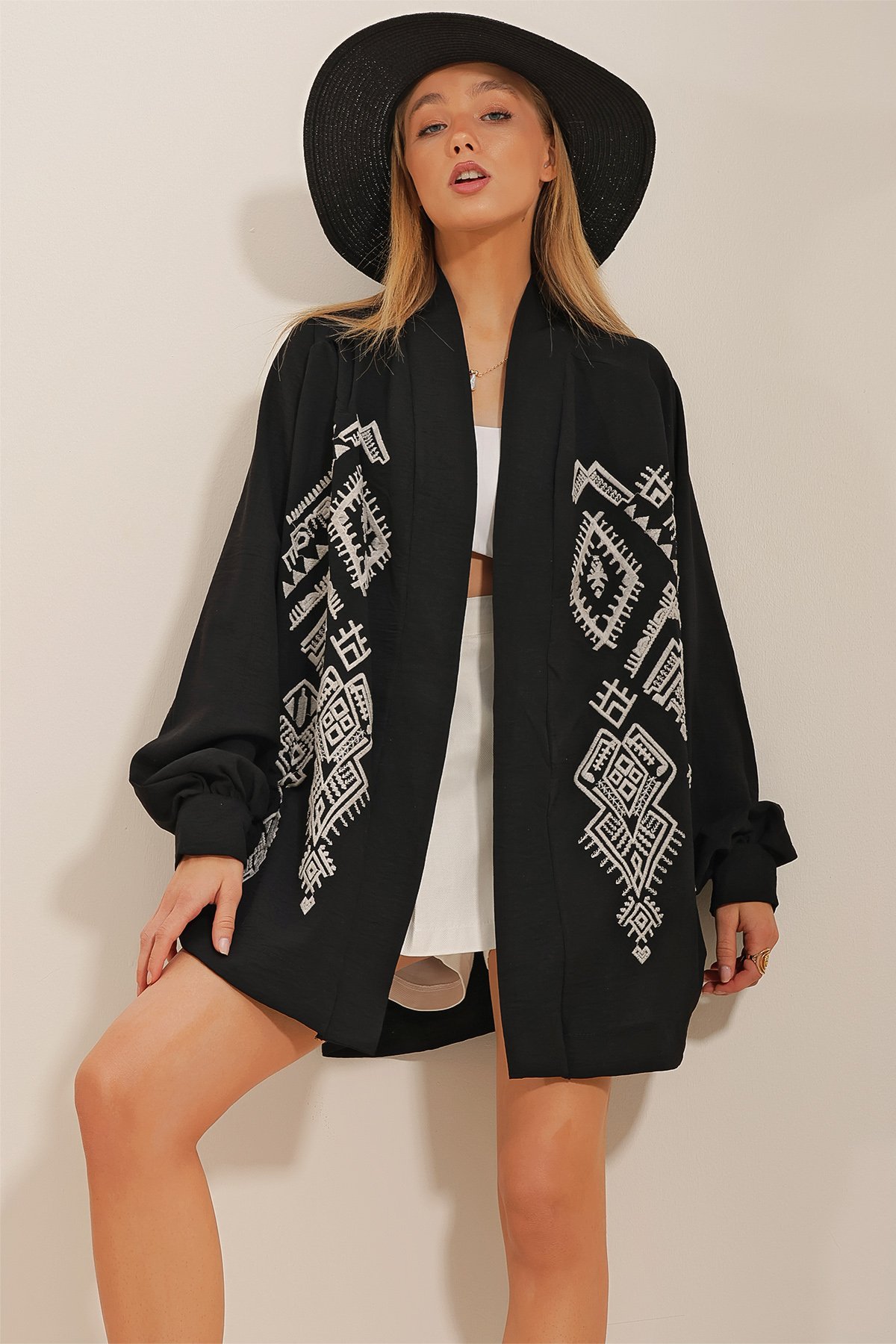 Sırtı Etnik Nakışlı Kimono Ceket - Siyah